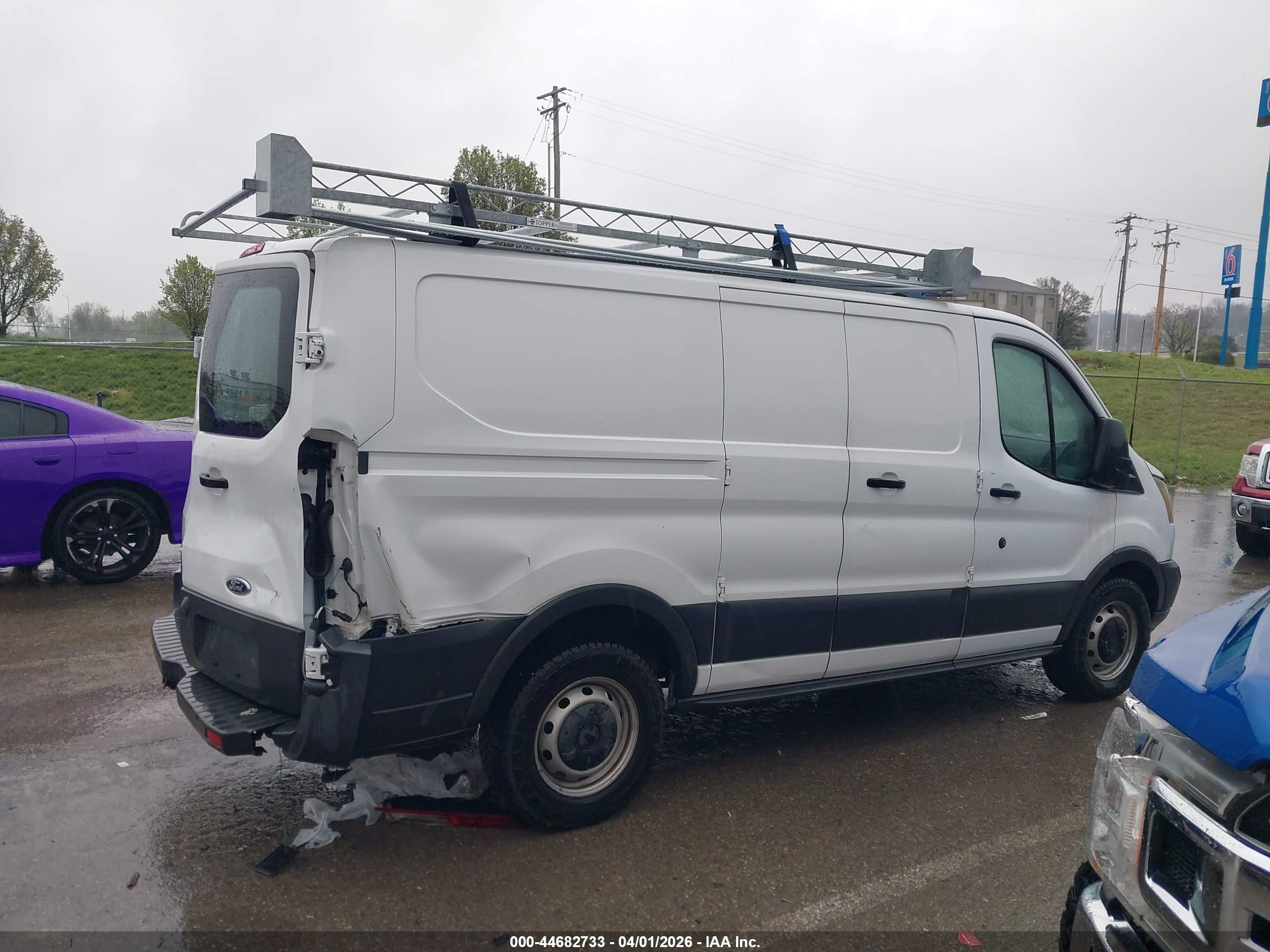 2015 Ford Transit-150   White vin: 1FTNE1ZMXFKB28083