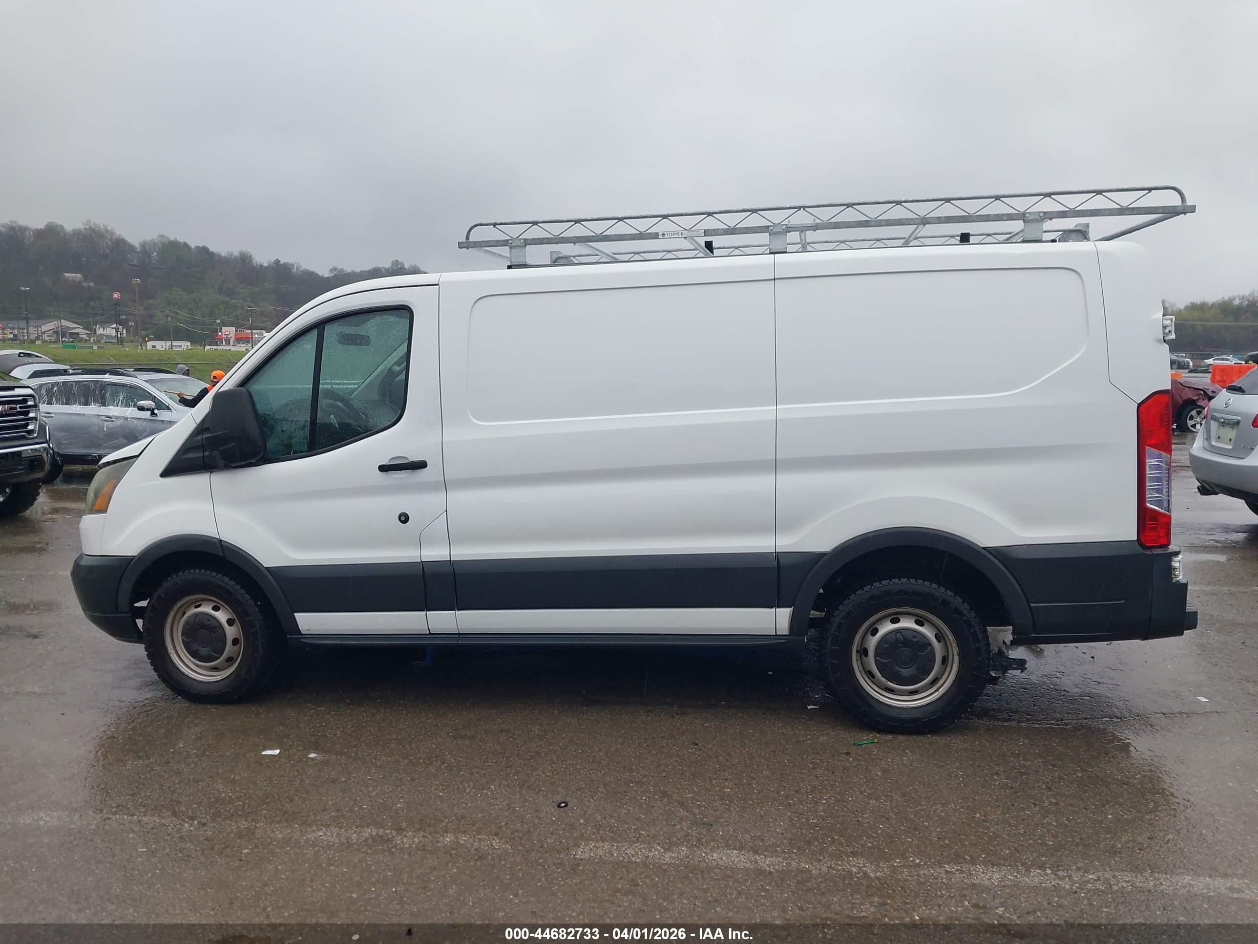 2015 Ford Transit-150   White vin: 1FTNE1ZMXFKB28083