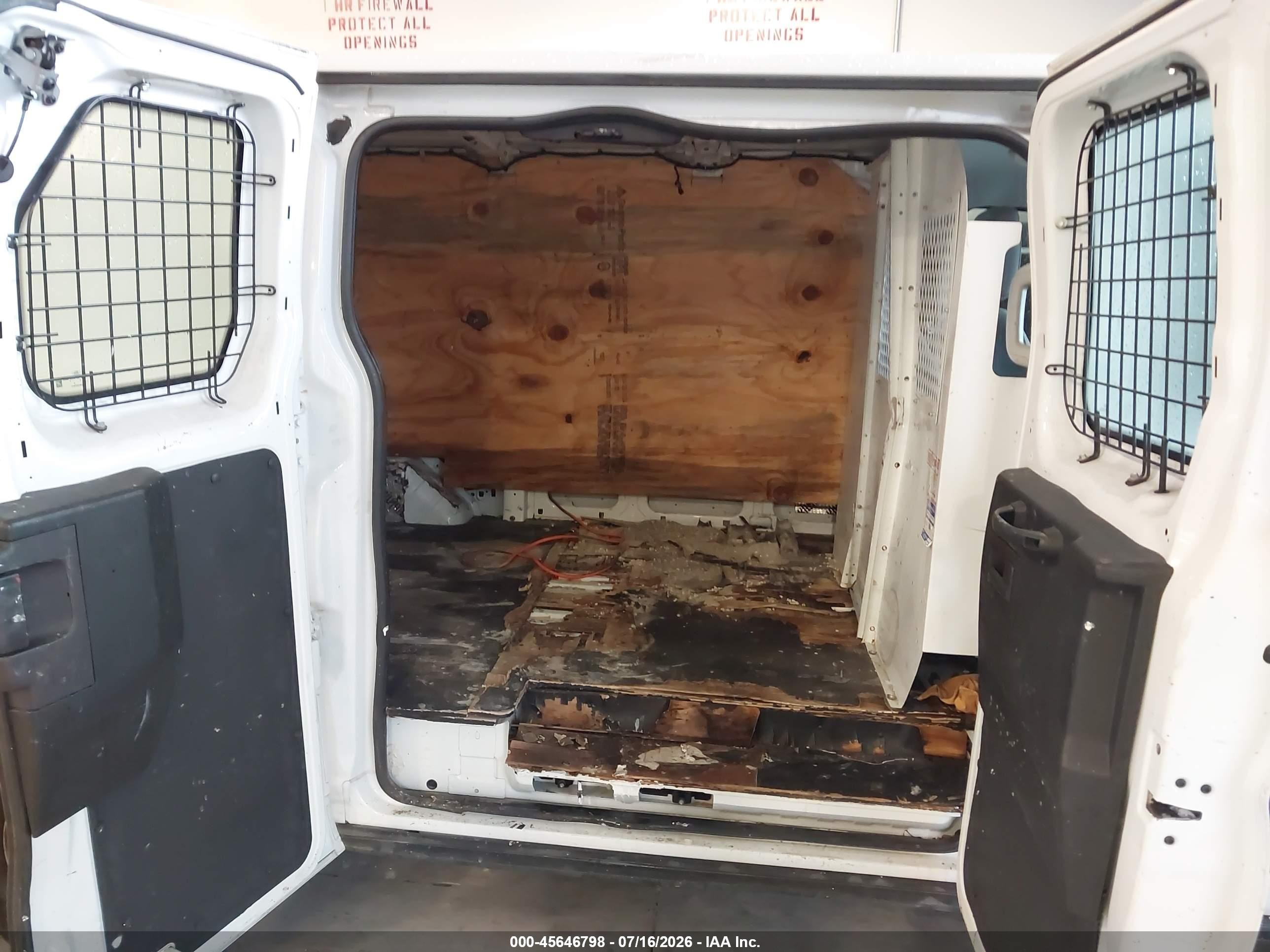2015 Ford Transit-150   White vin: 1FTNE1ZV1FKA53010