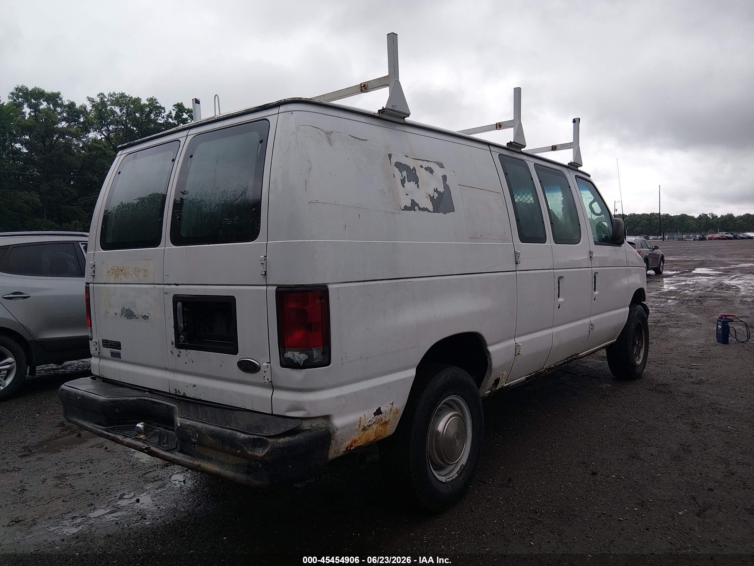 2001 Ford E-250 Commercial Белый vin: 1FTNE24221HA26486