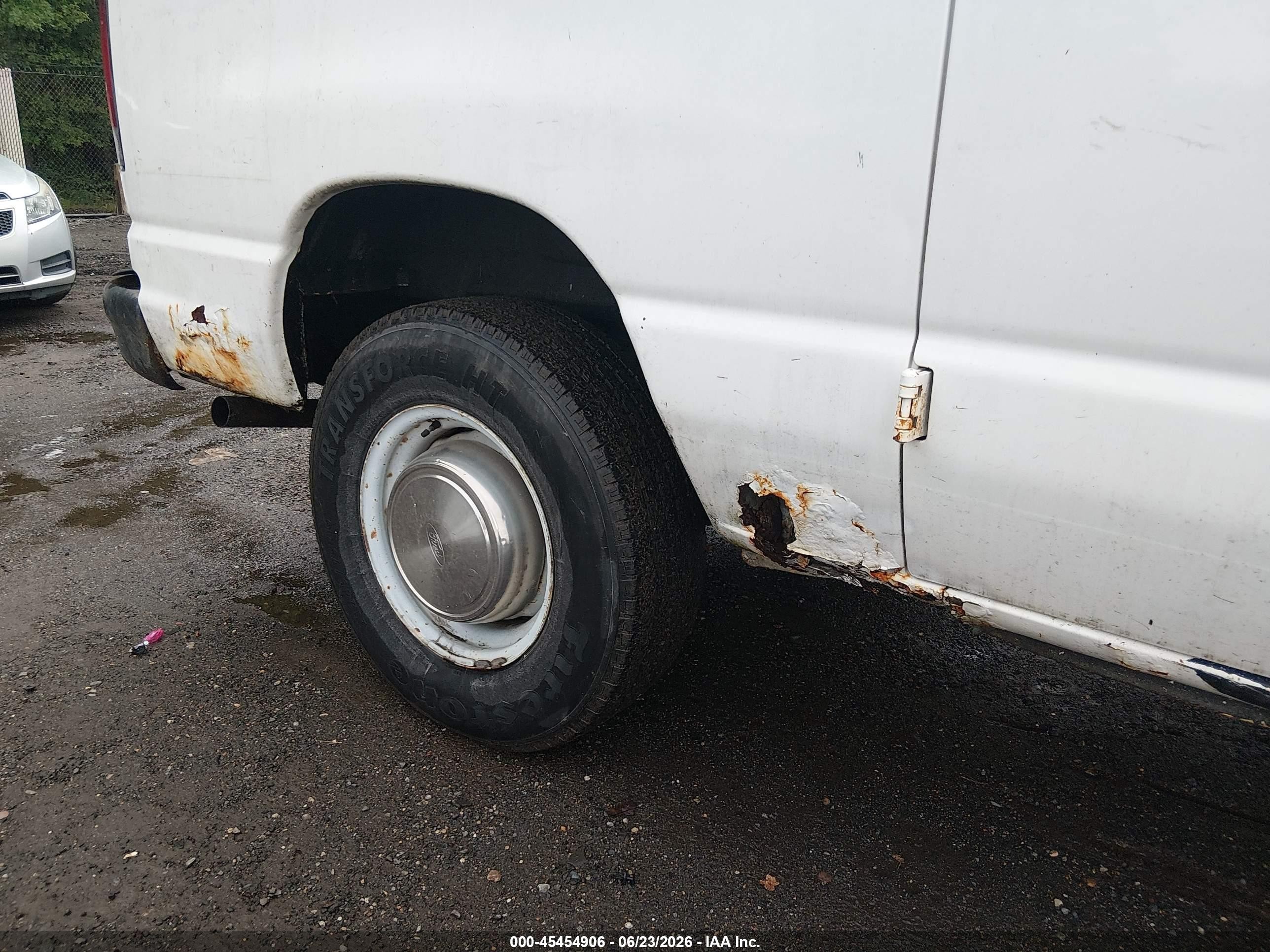 2001 Ford E-250 Commercial Белый vin: 1FTNE24221HA26486