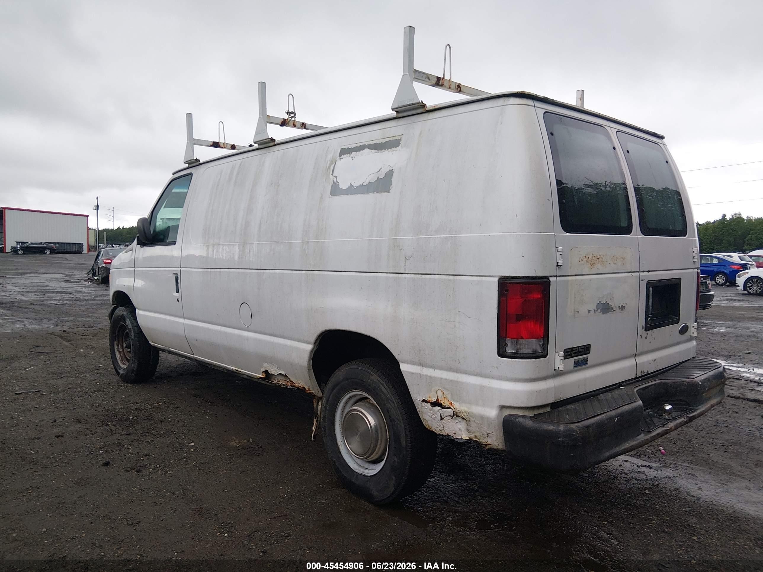2001 Ford E-250 Commercial Белый vin: 1FTNE24221HA26486