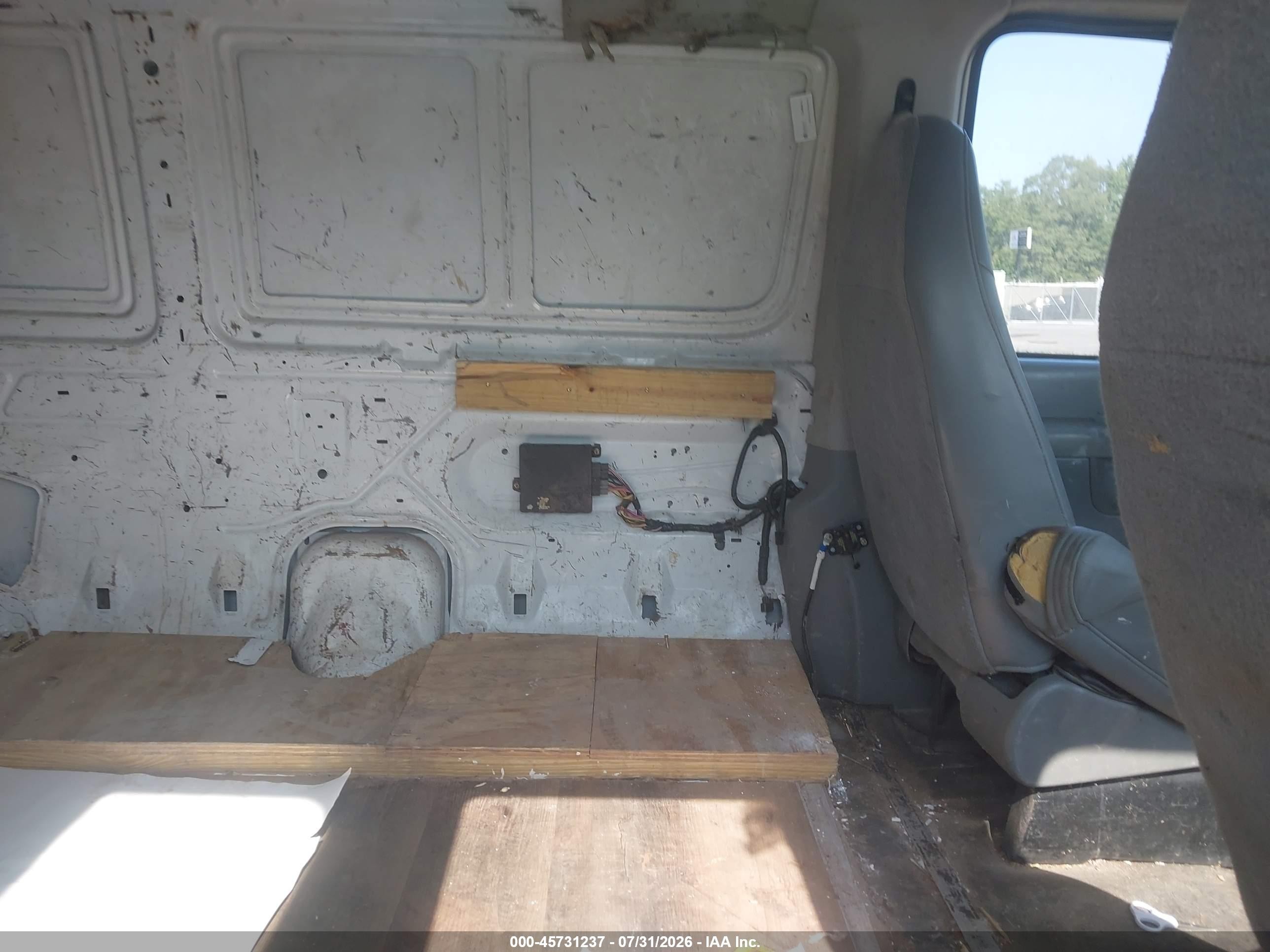 2003 Ford E-250 Commercial White vin: 1FTNE24233HB04826