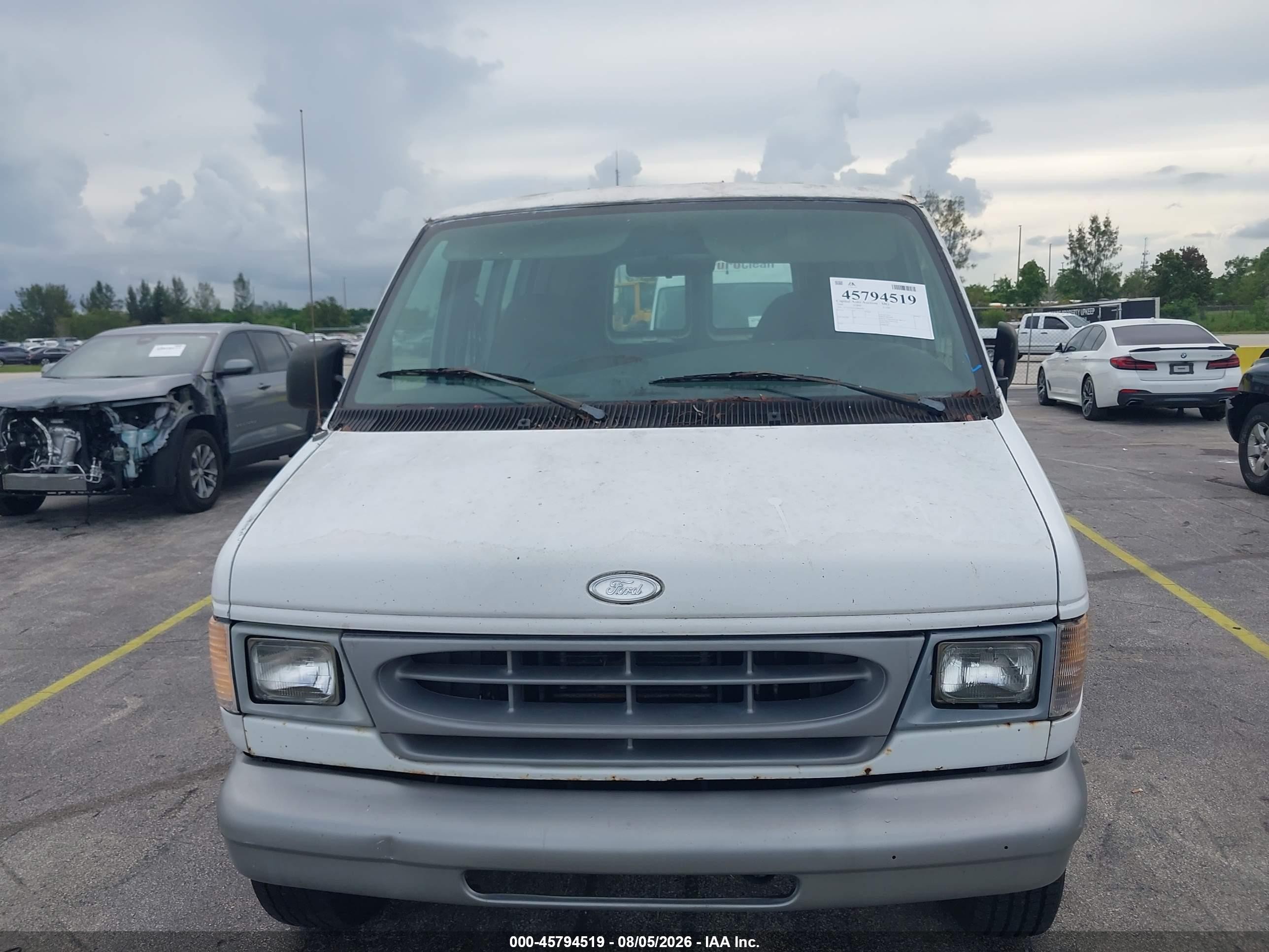 2000 Ford E-250 Commercial Белый vin: 1FTNE2424YHB04566