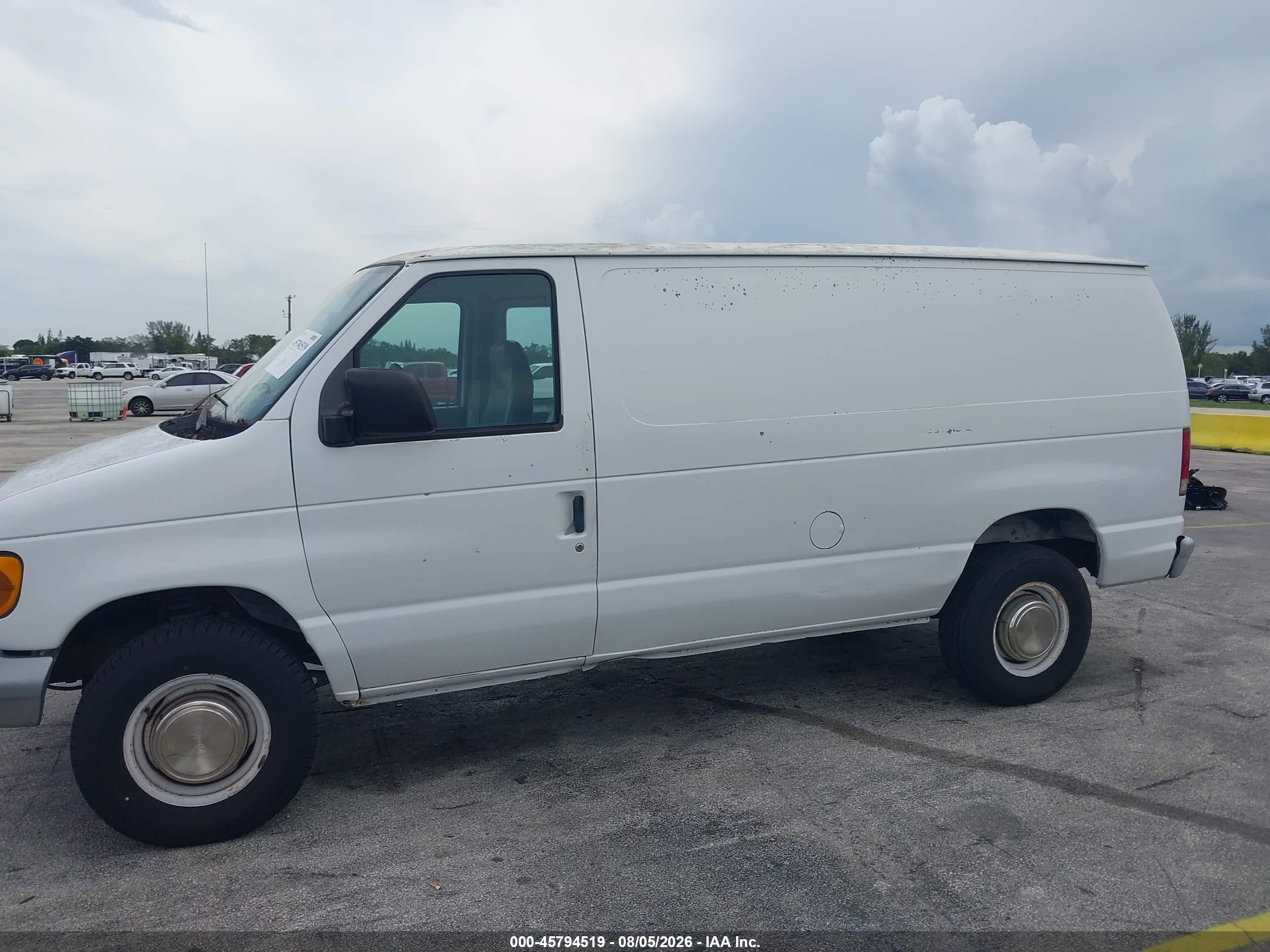 2000 Ford E-250 Commercial Белый vin: 1FTNE2424YHB04566
