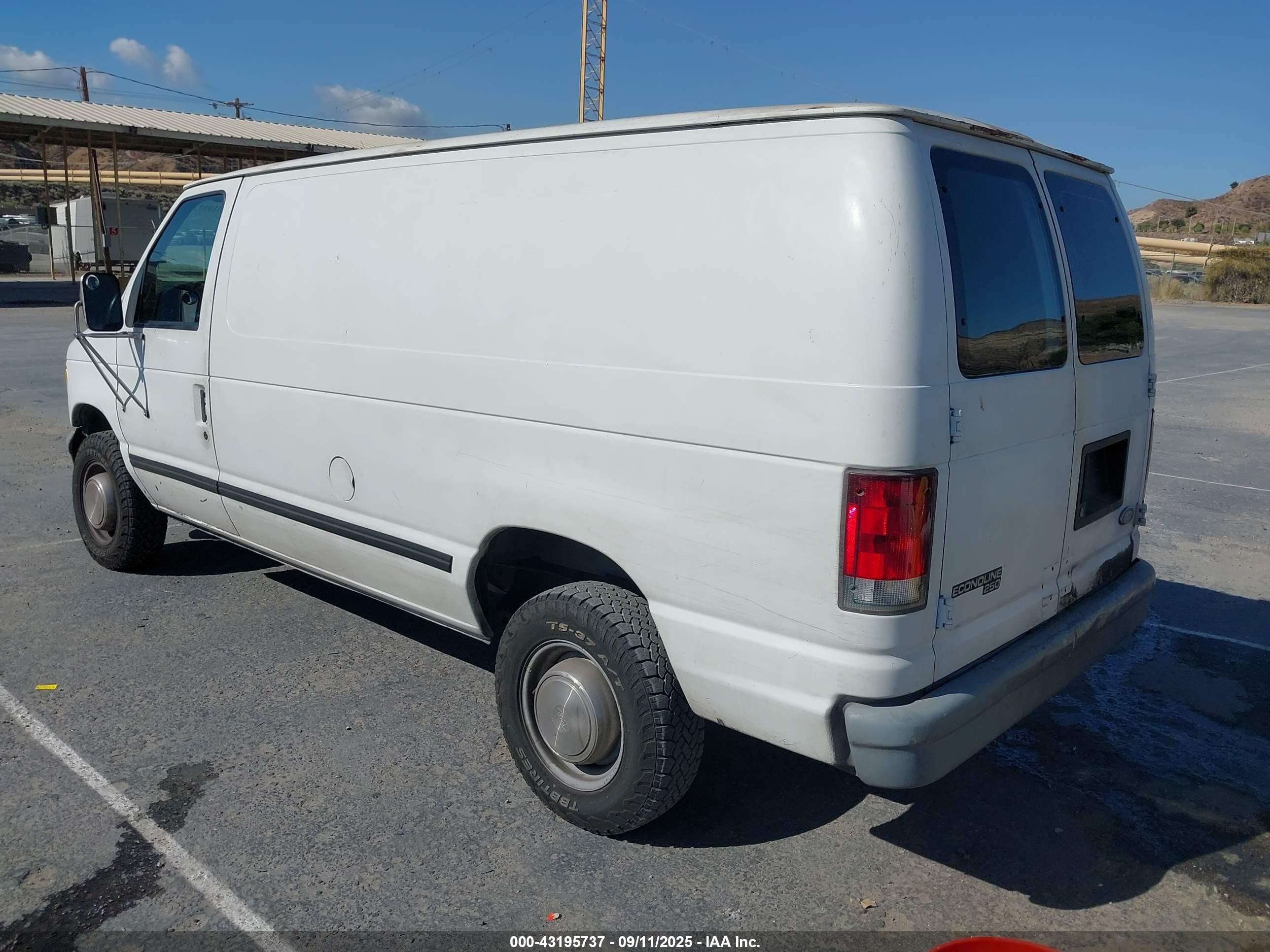 1998 Ford E-250 Commercial White vin: 1FTNE2426WHB91156