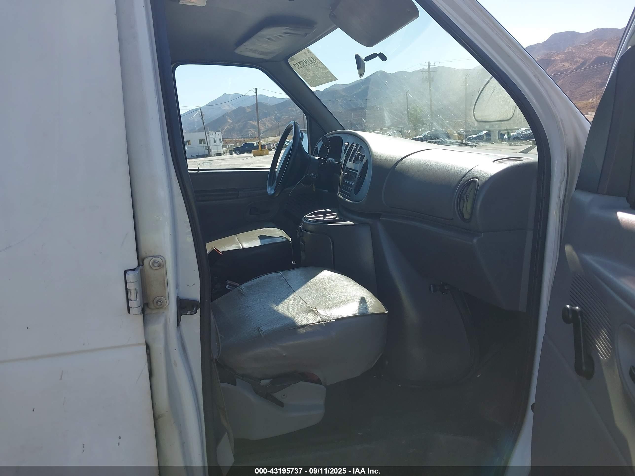 1998 Ford E-250 Commercial White vin: 1FTNE2426WHB91156