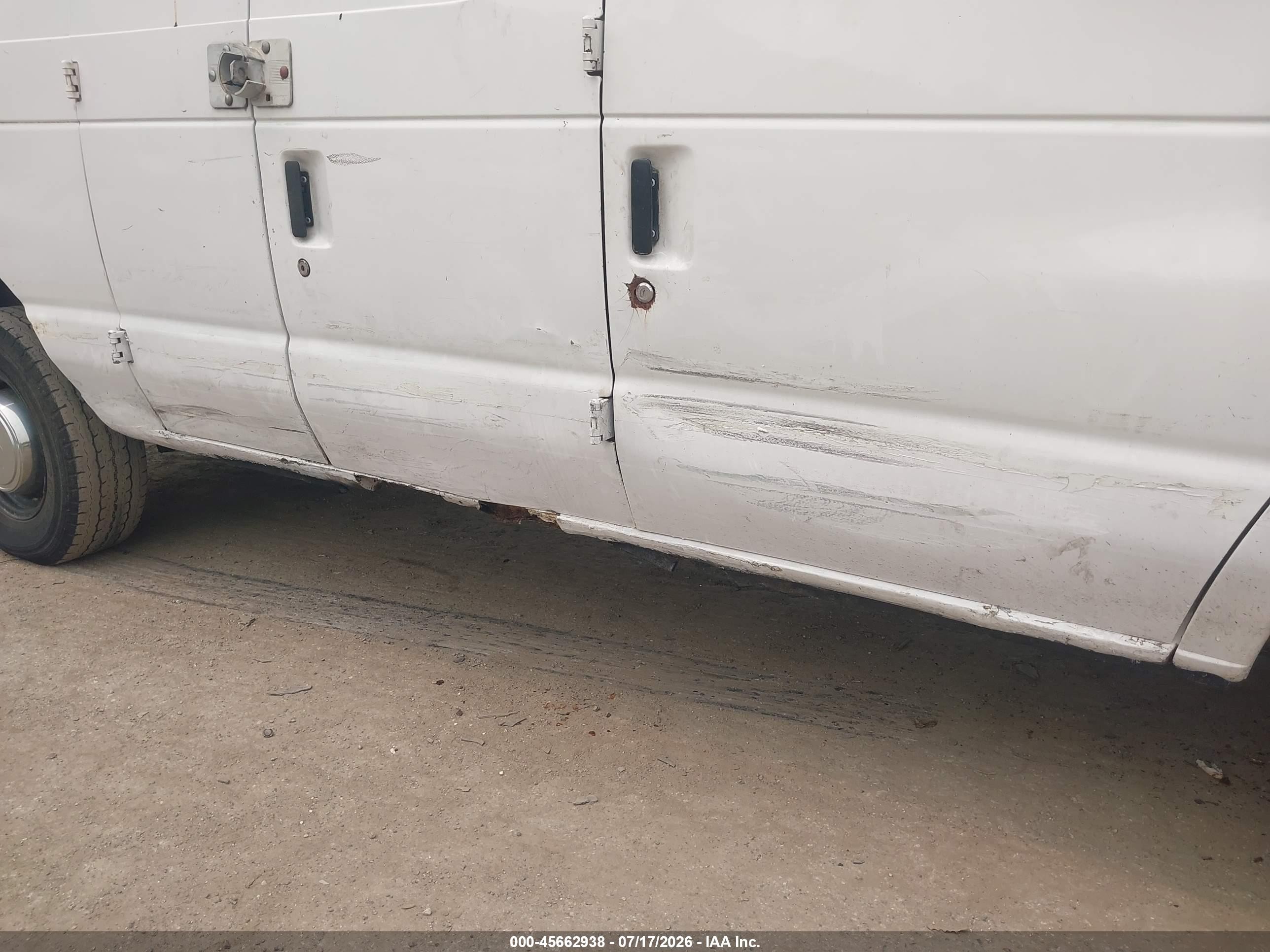2000 Ford E-250 Commercial White vin: 1FTNE2426YHB36807