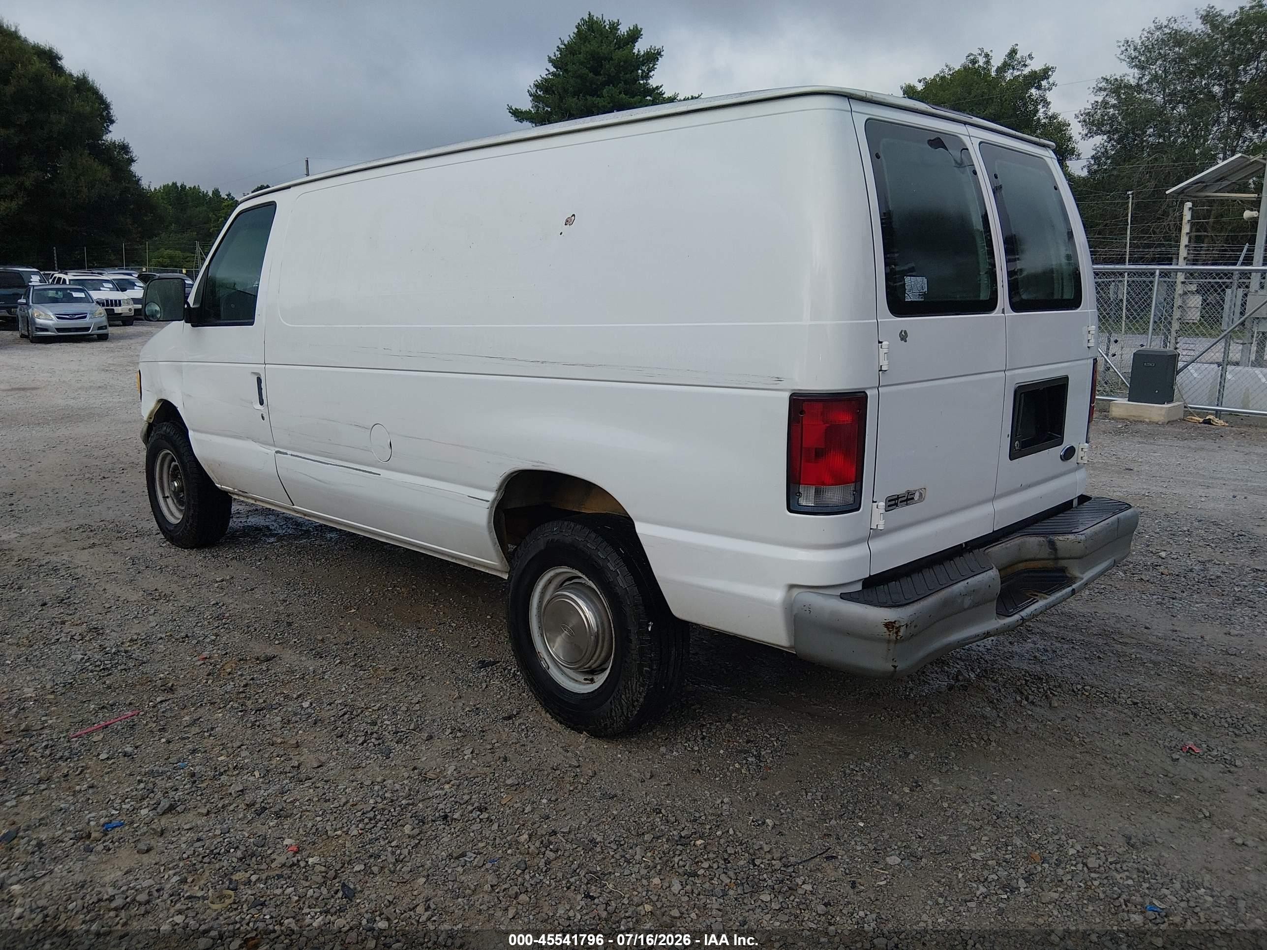 2000 Ford E-250 Commercial White vin: 1FTNE2428YHA09122