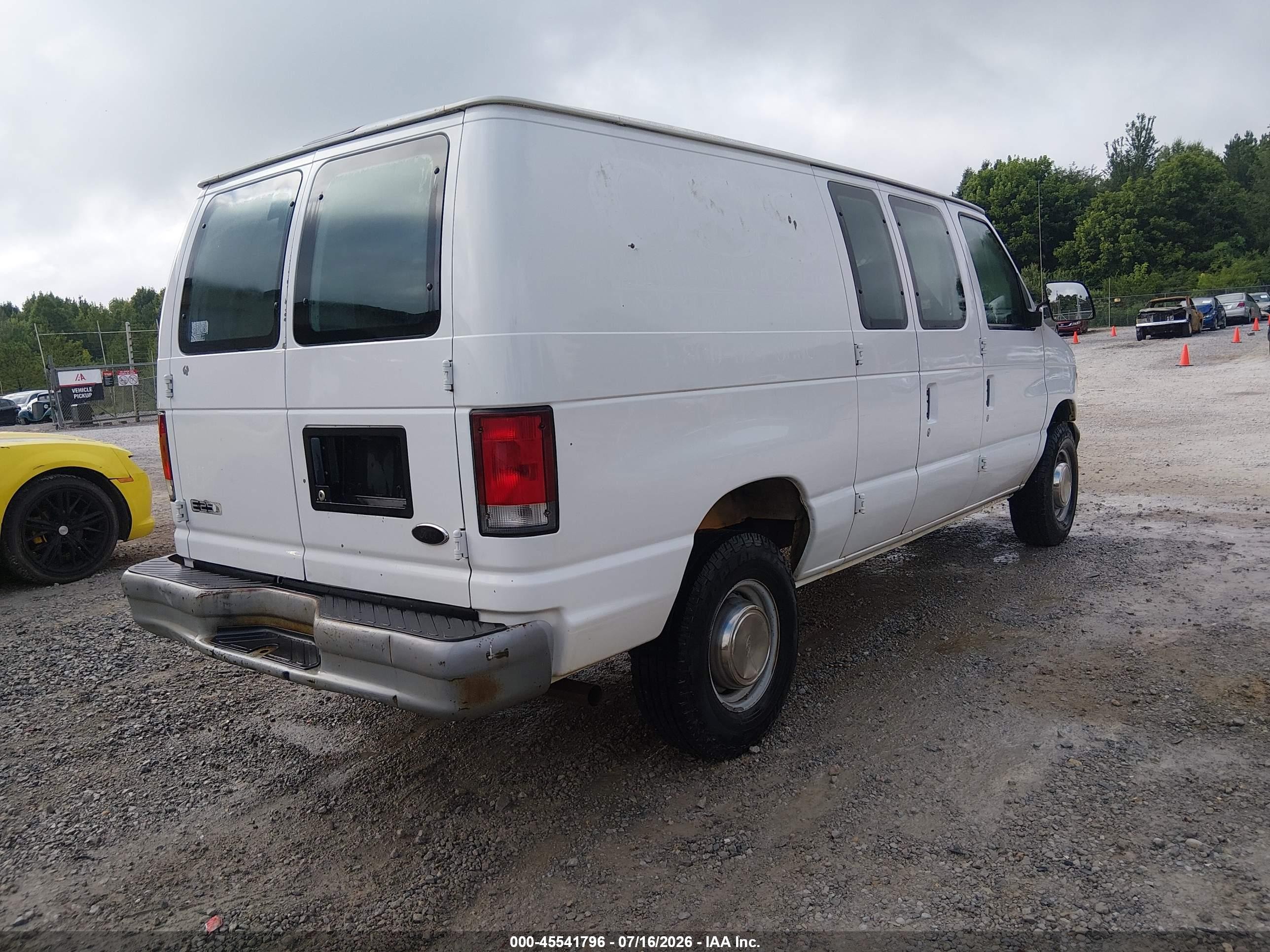2000 Ford E-250 Commercial White vin: 1FTNE2428YHA09122