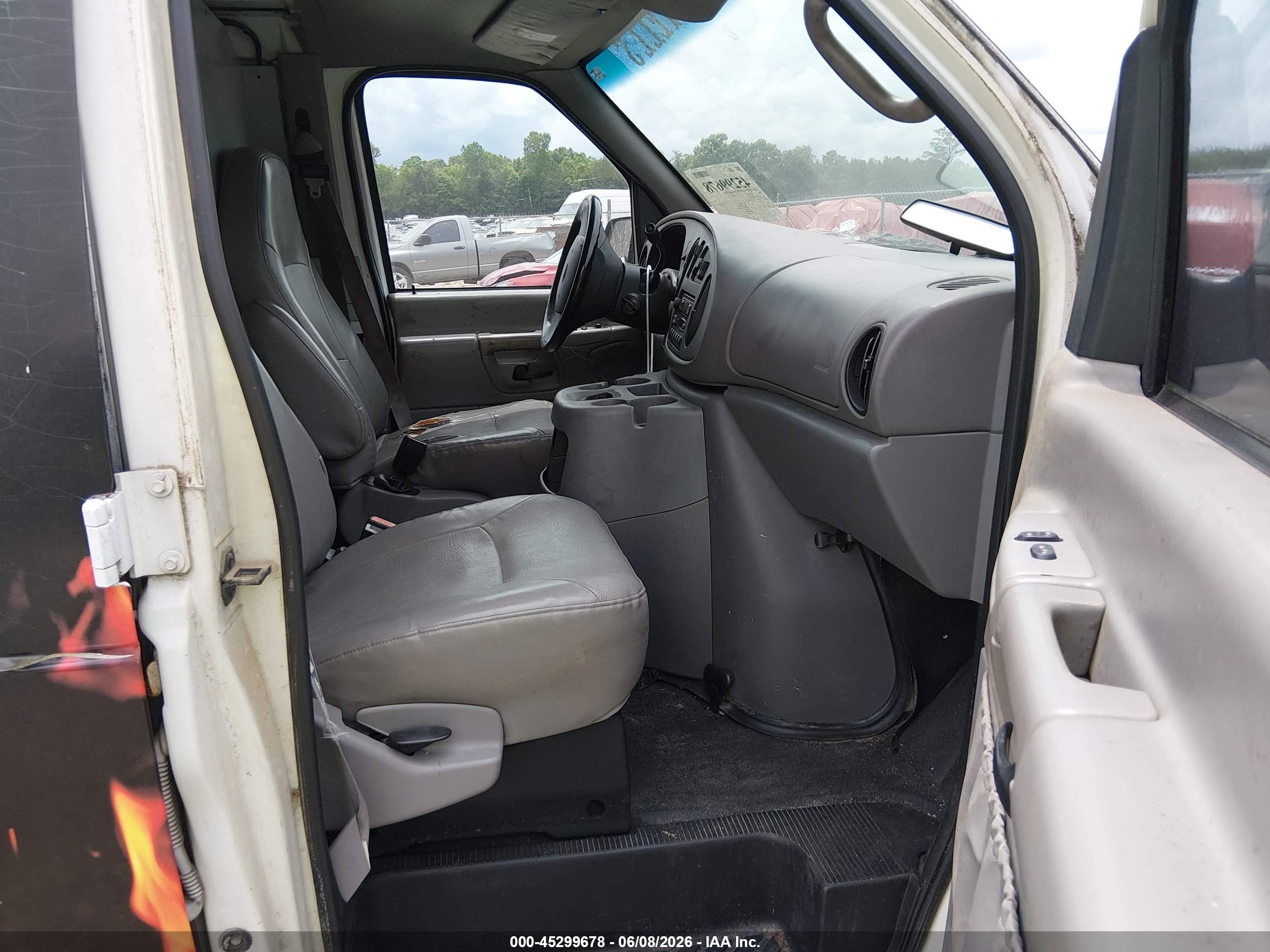 2001 Ford E-250 Commercial White vin: 1FTNE24291HB01829