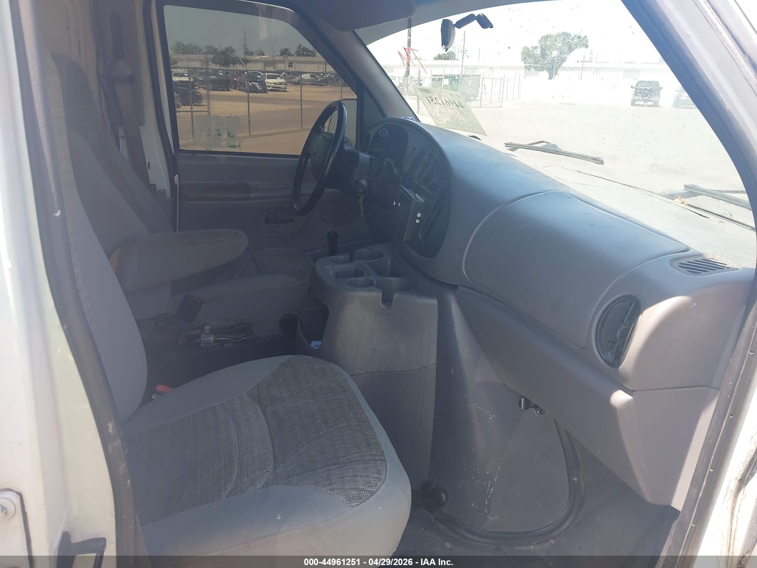 2000 Ford E-250 Commercial White vin: 1FTNE242XYHA45989
