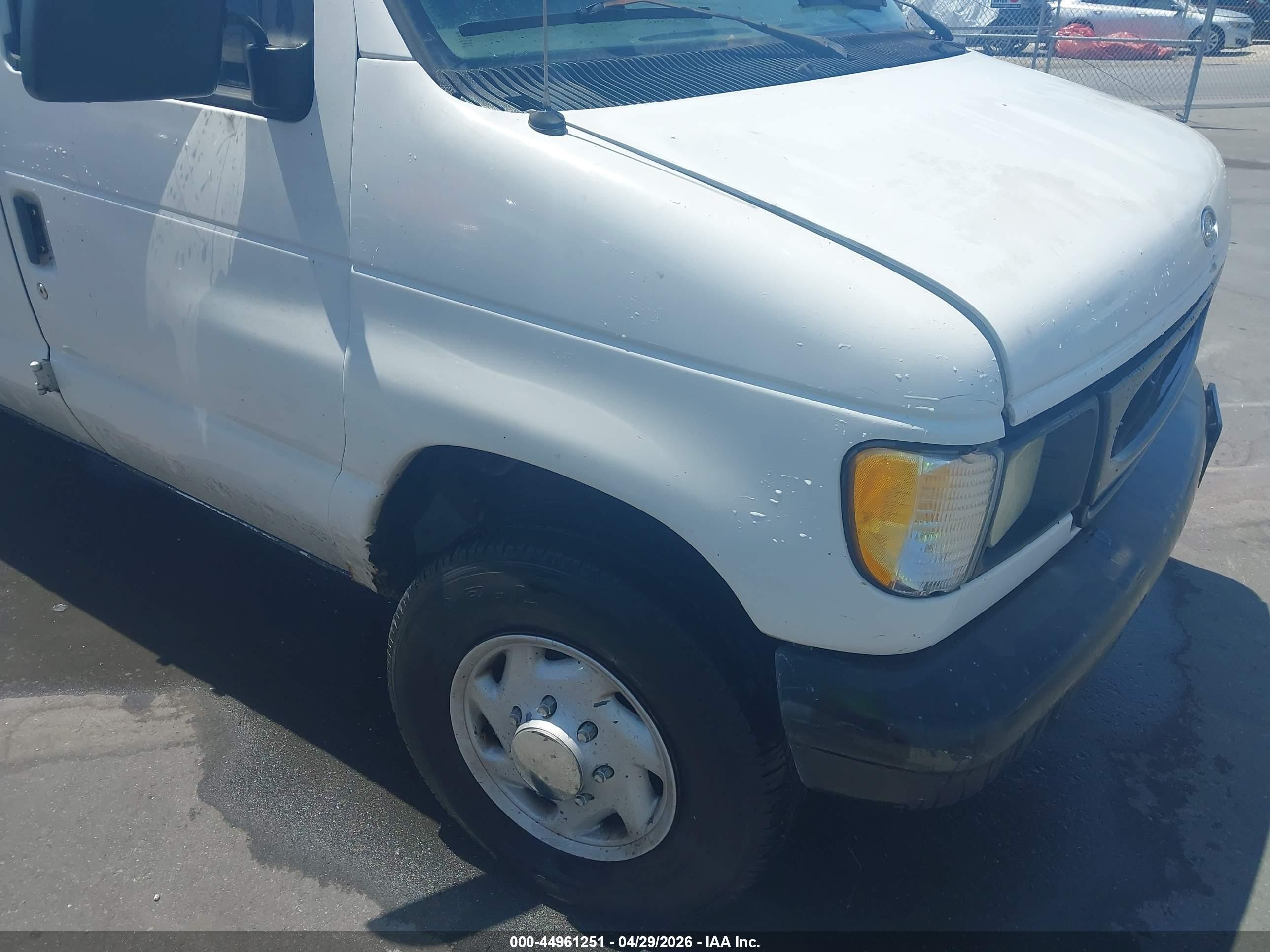 2000 Ford E-250 Commercial White vin: 1FTNE242XYHA45989
