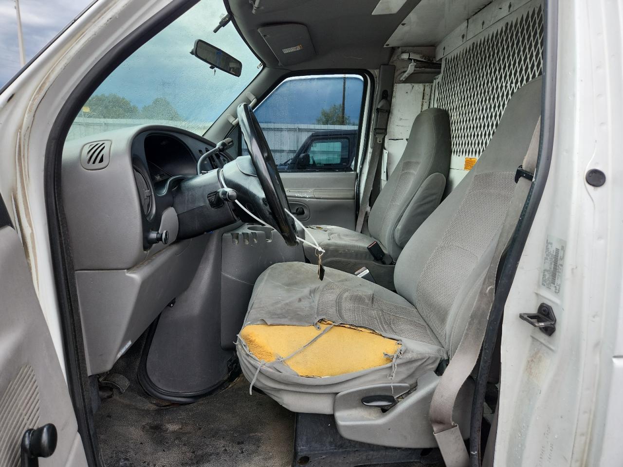 2001 Ford Econoline E250 Van White vin: 1FTNE24L01HB04904