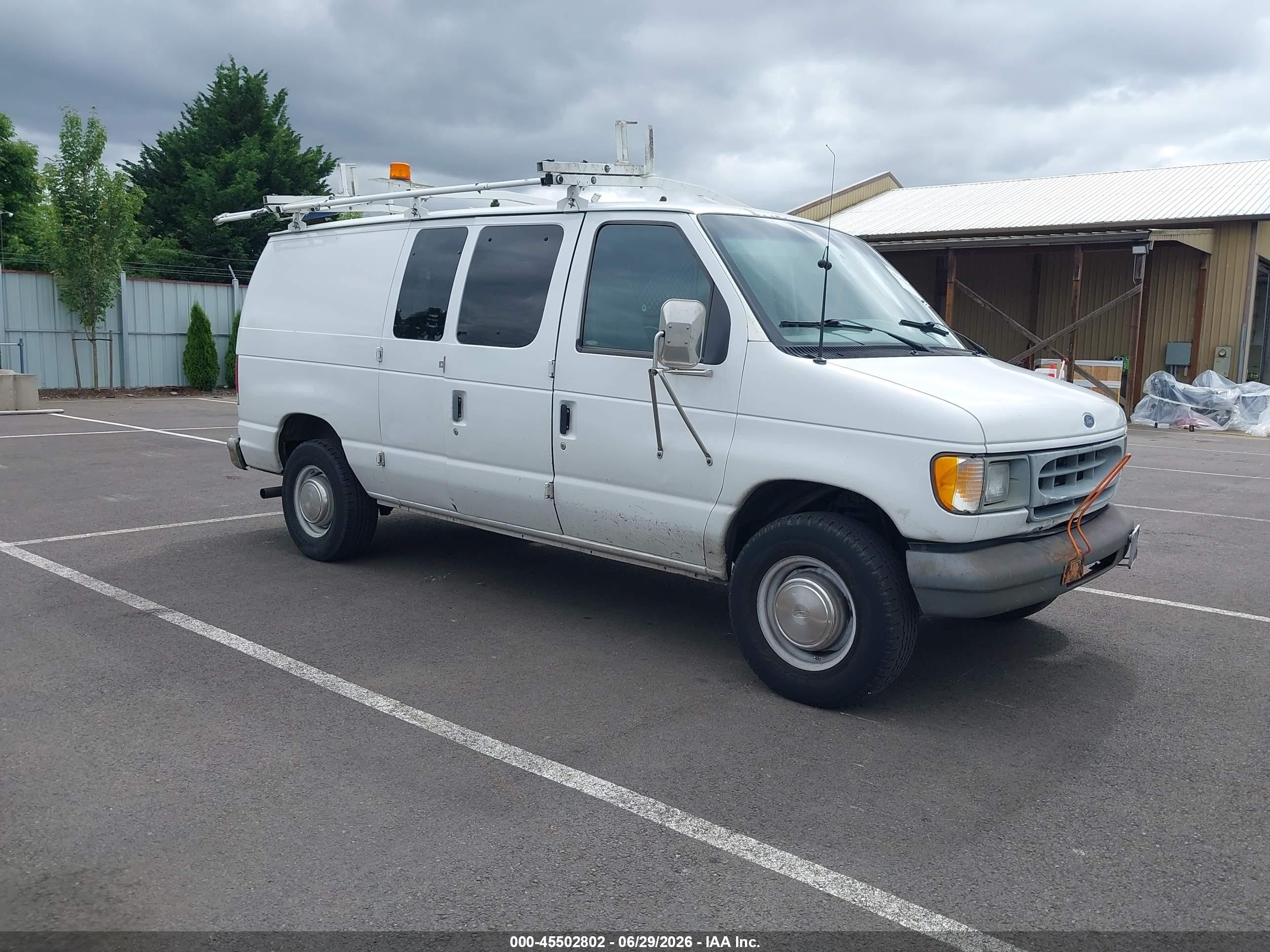2002 Ford E-250 Commercial/recreational White vin: 1FTNE24L02HB36723