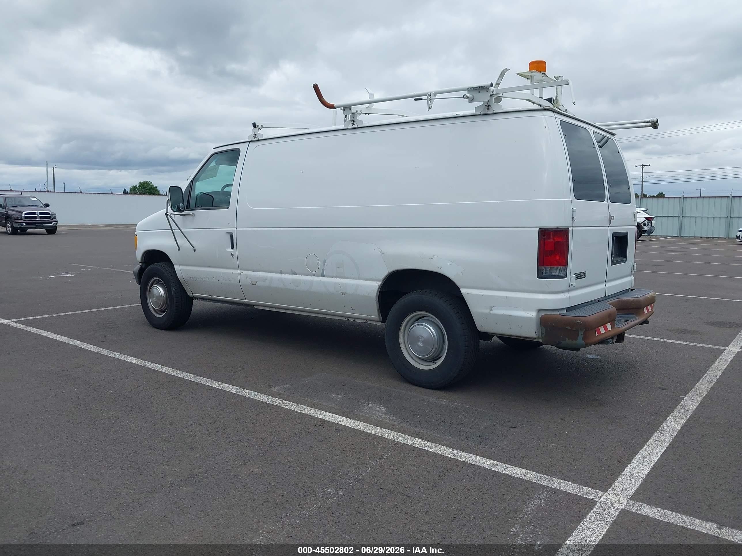 2002 Ford E-250 Commercial/recreational White vin: 1FTNE24L02HB36723