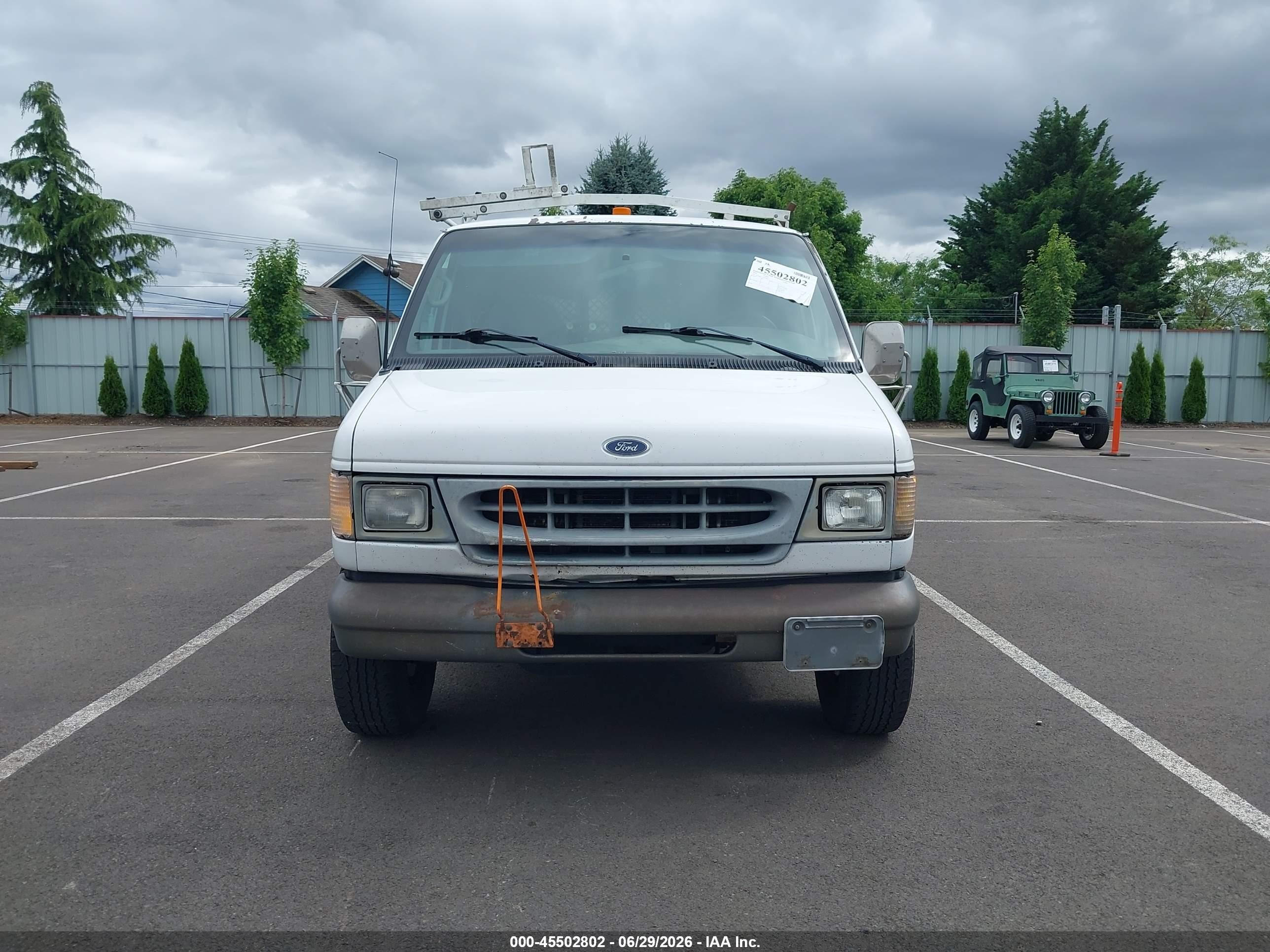 2002 Ford E-250 Commercial/recreational White vin: 1FTNE24L02HB36723