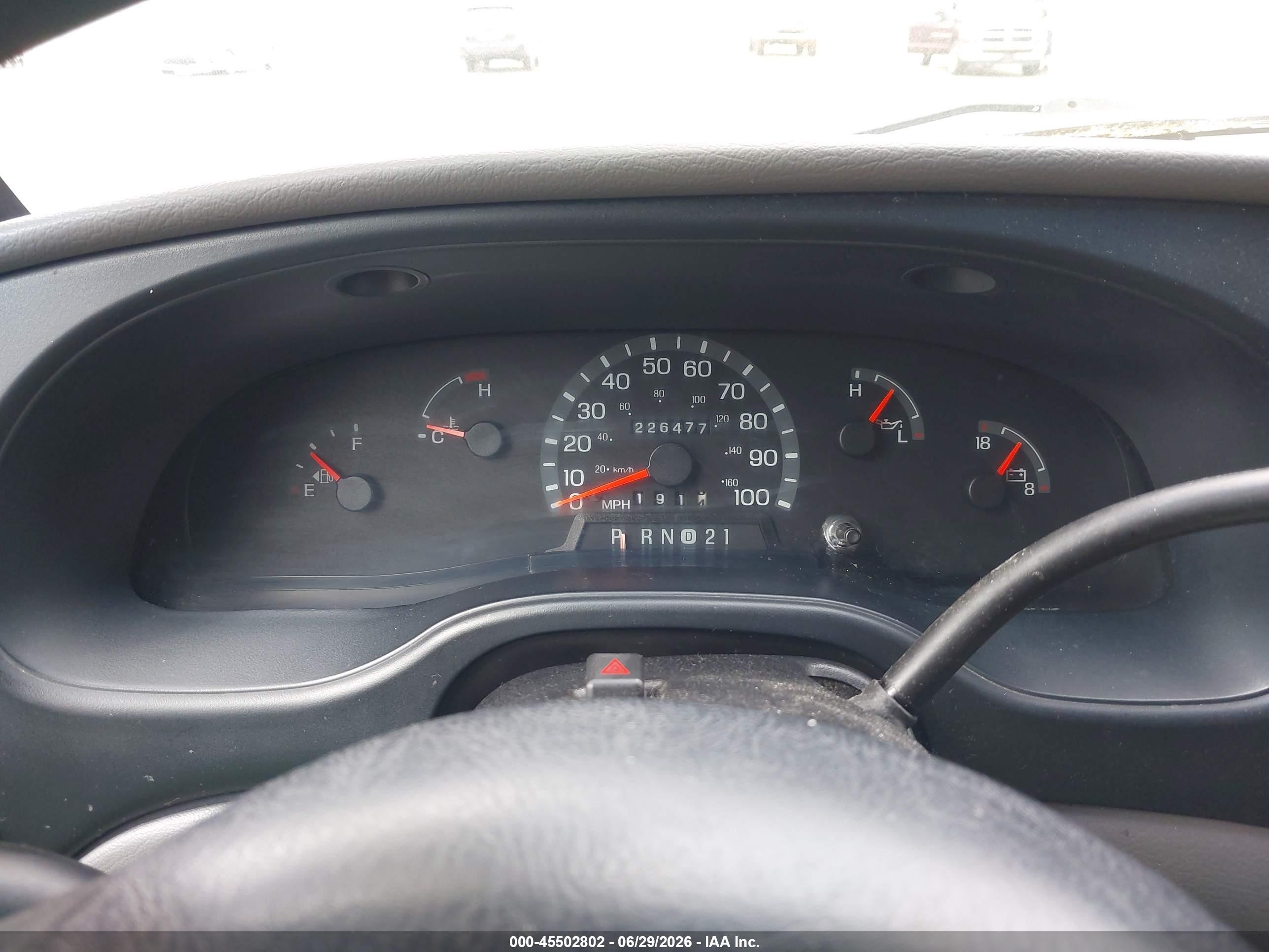 2002 Ford E-250 Commercial/recreational White vin: 1FTNE24L02HB36723