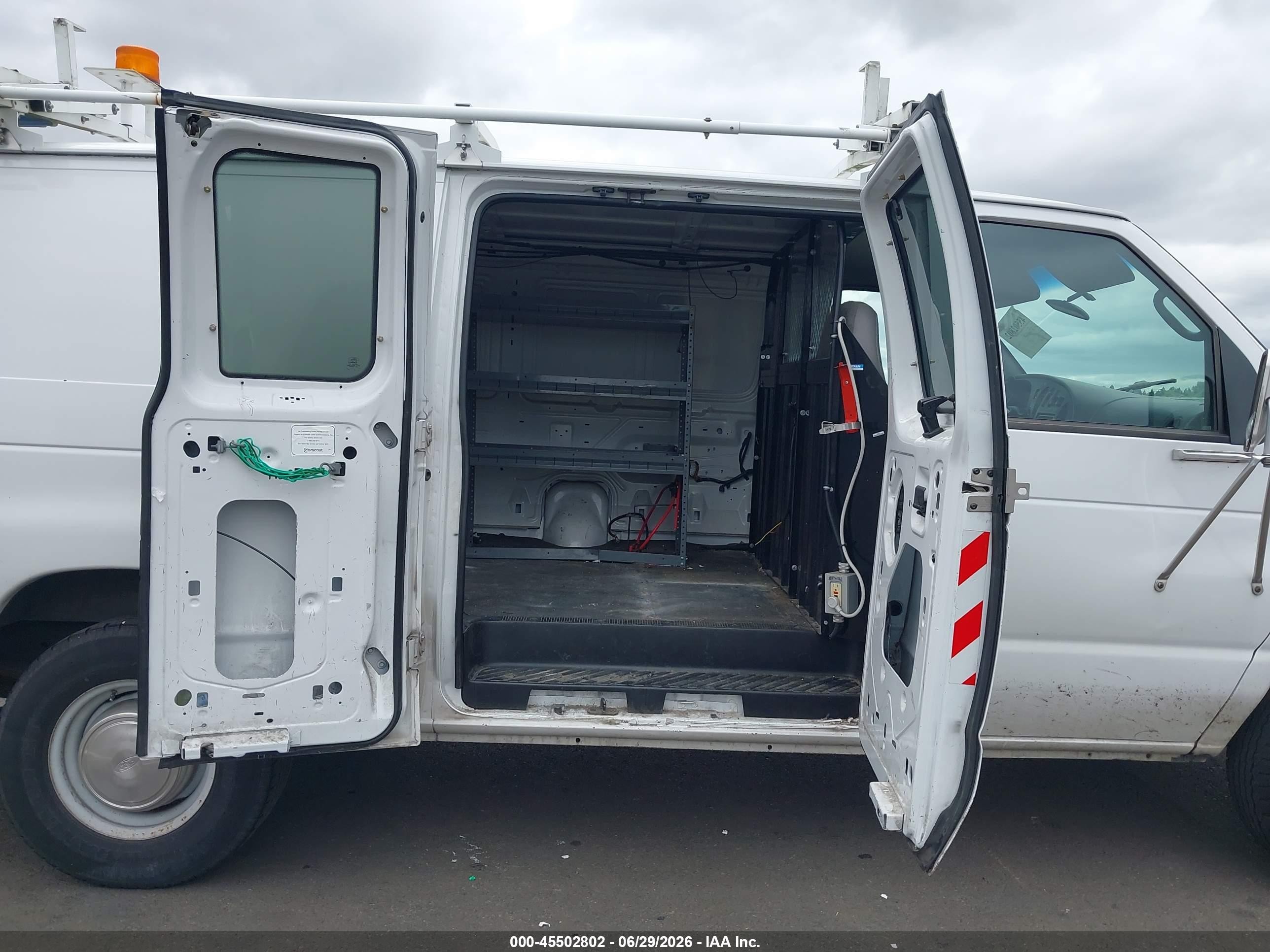 2002 Ford E-250 Commercial/recreational White vin: 1FTNE24L02HB36723