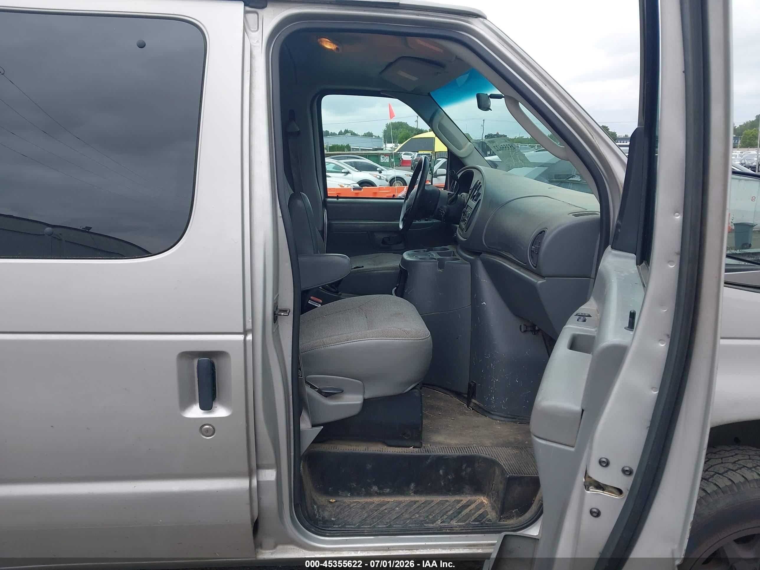 2003 Ford E-250 Commercial/recreational Silver vin: 1FTNE24L03HA83331