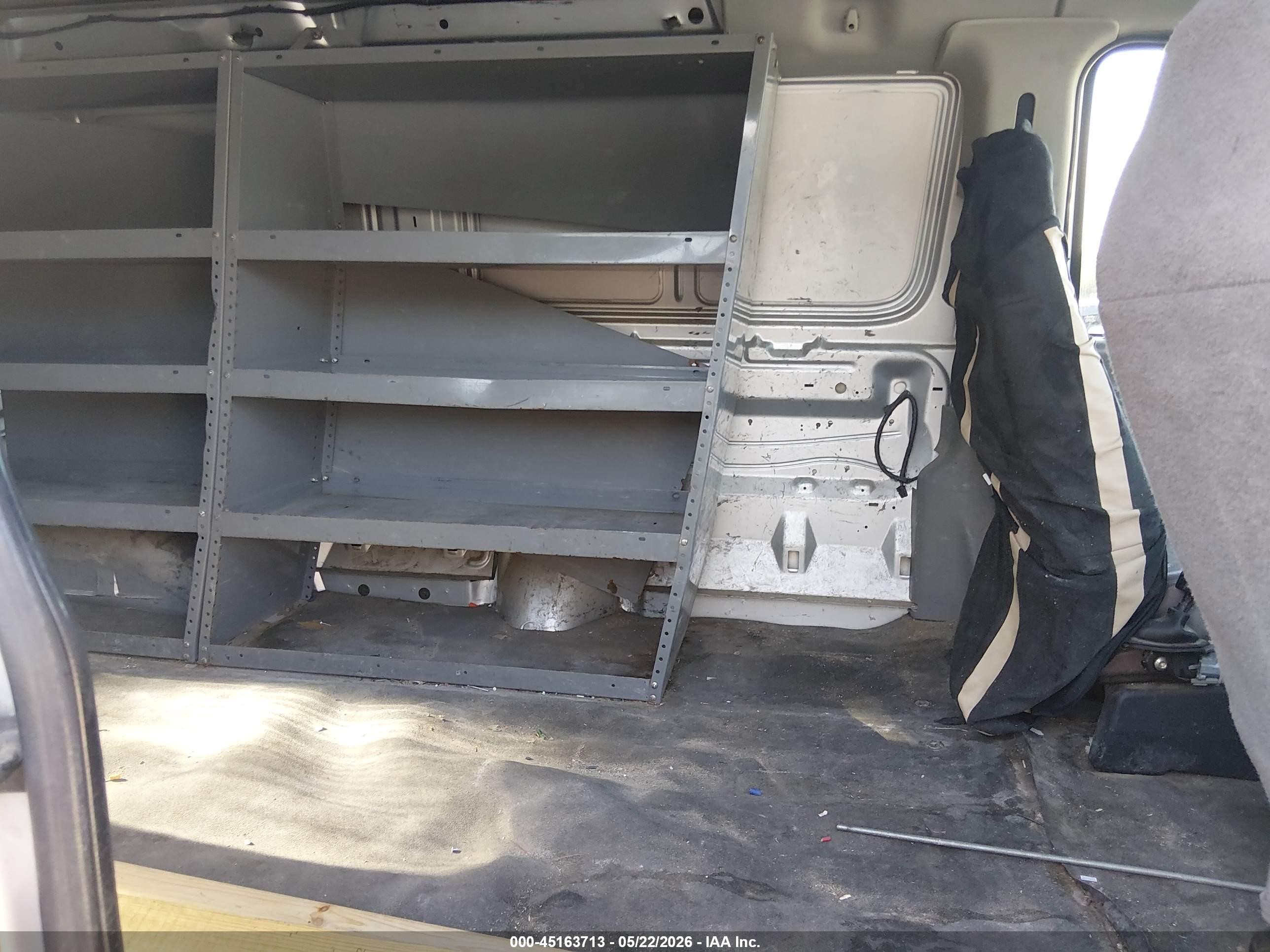 2004 Ford E-250 Commercial/recreational Silver vin: 1FTNE24L04HA55983