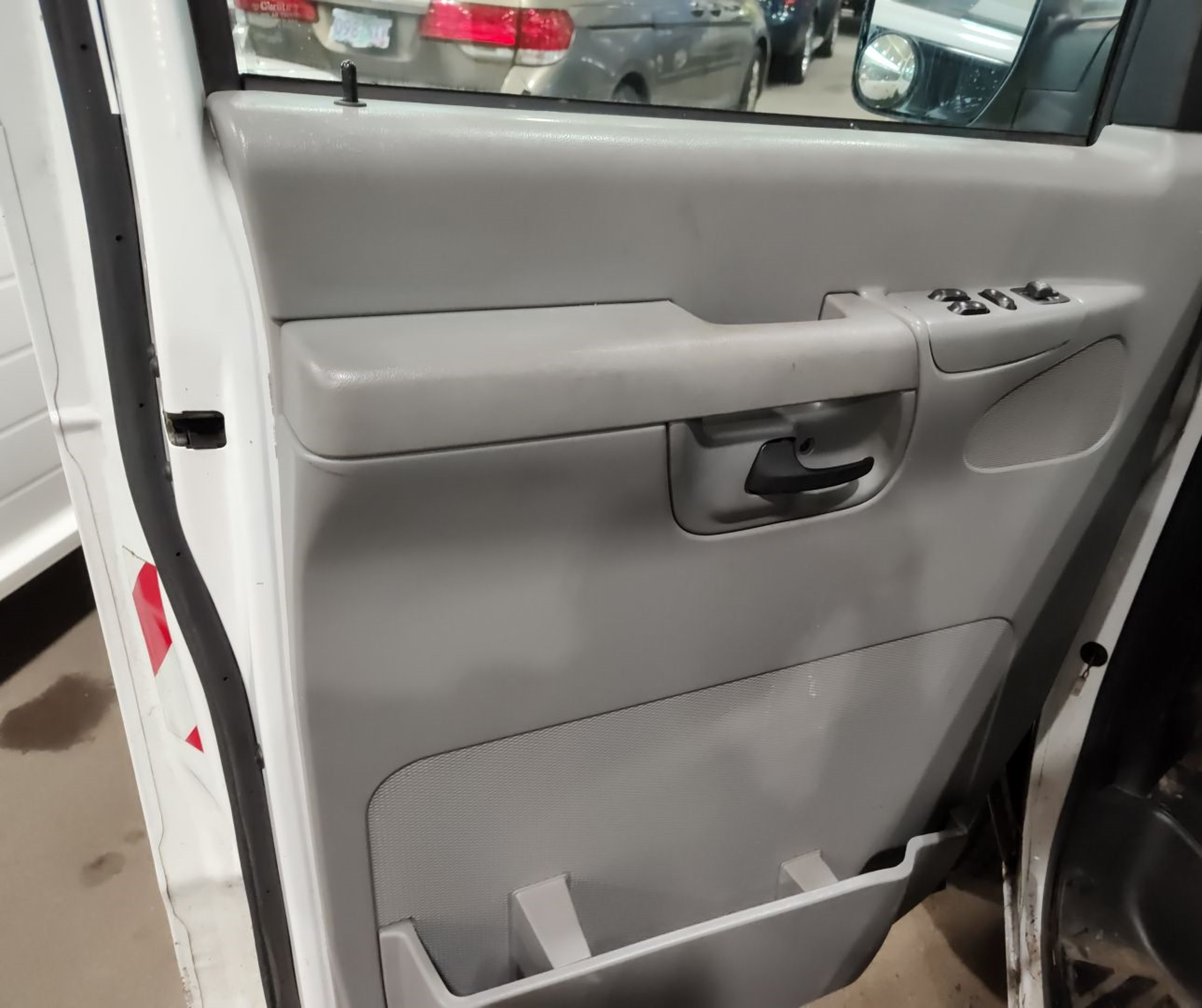2007 Ford Econoline E250 Van vin: 1FTNE24L07DA44123