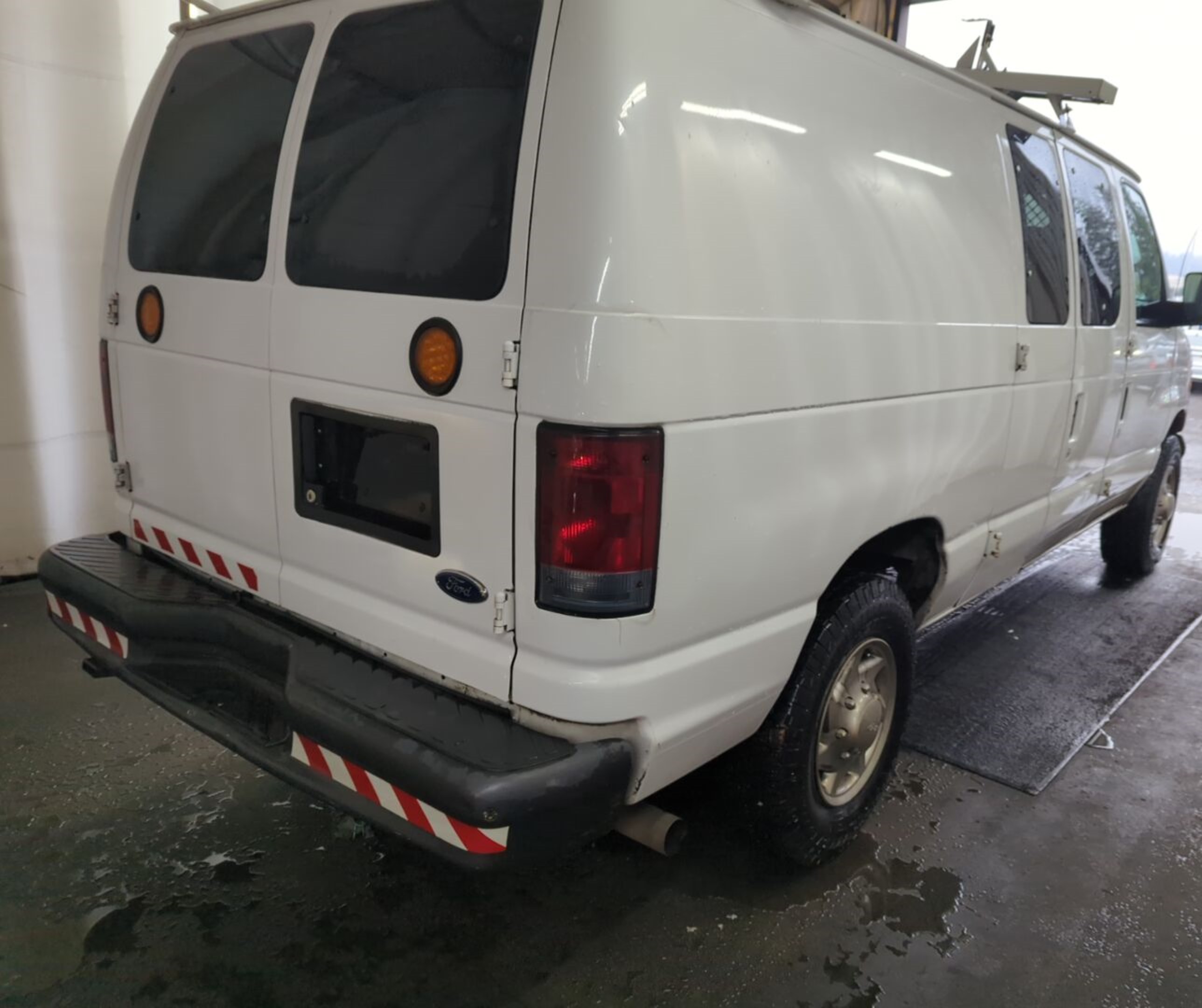 2007 Ford Econoline E250 Van vin: 1FTNE24L07DA44123