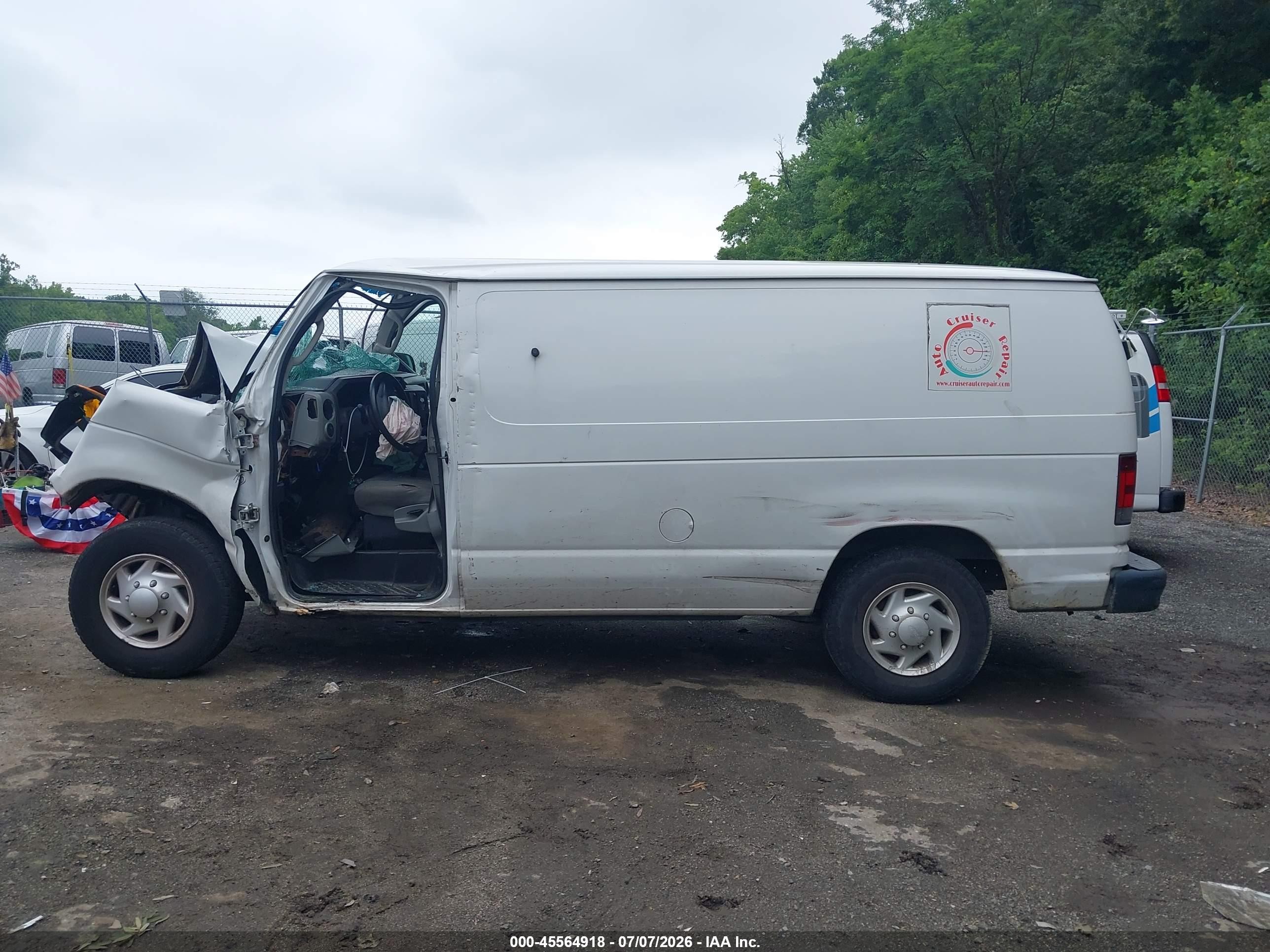 2009 Ford E-250 Commercial/recreational White vin: 1FTNE24L09DA81952