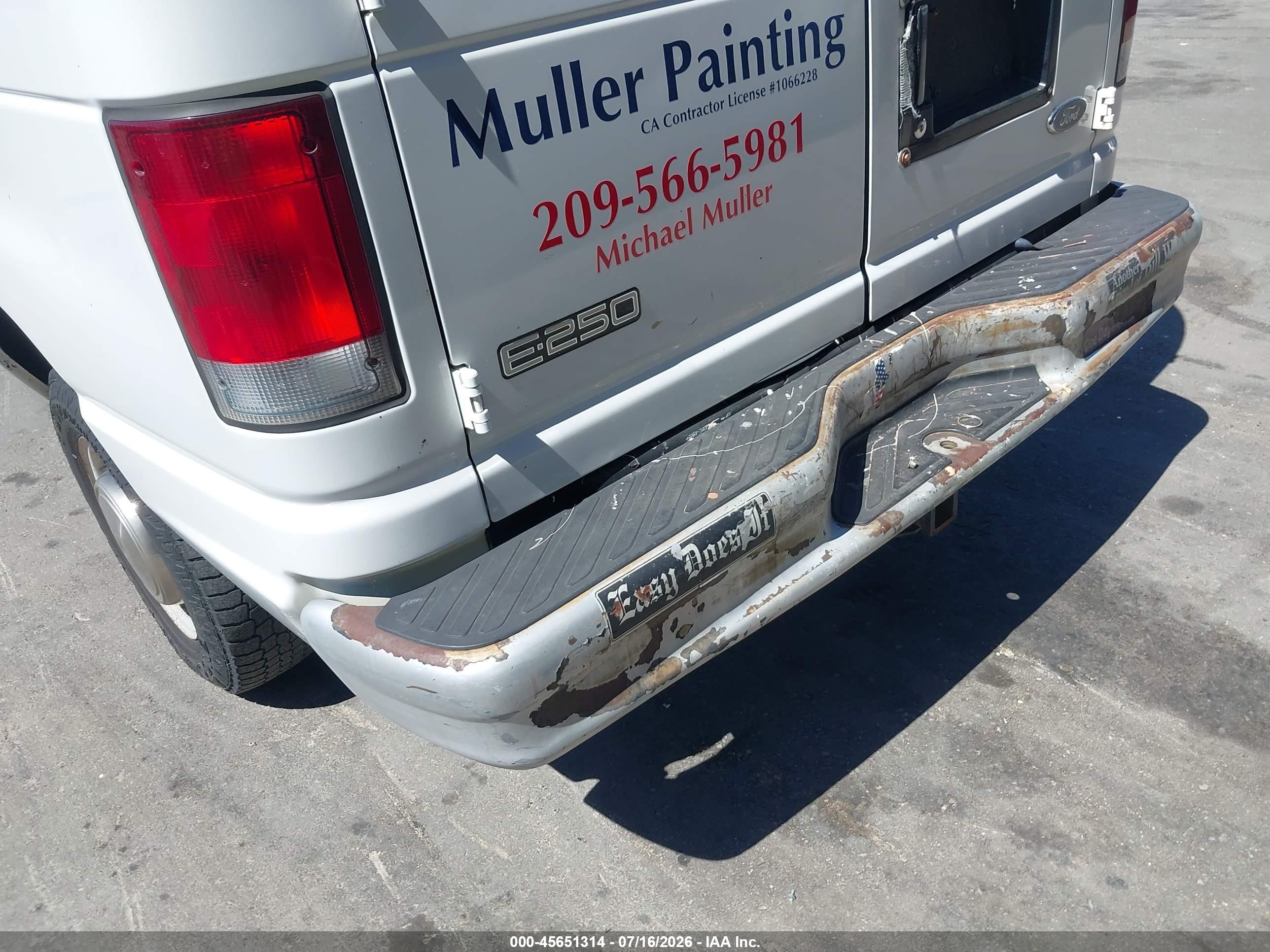 2001 Ford E-250 Commercial/recreational White vin: 1FTNE24L11HA26732