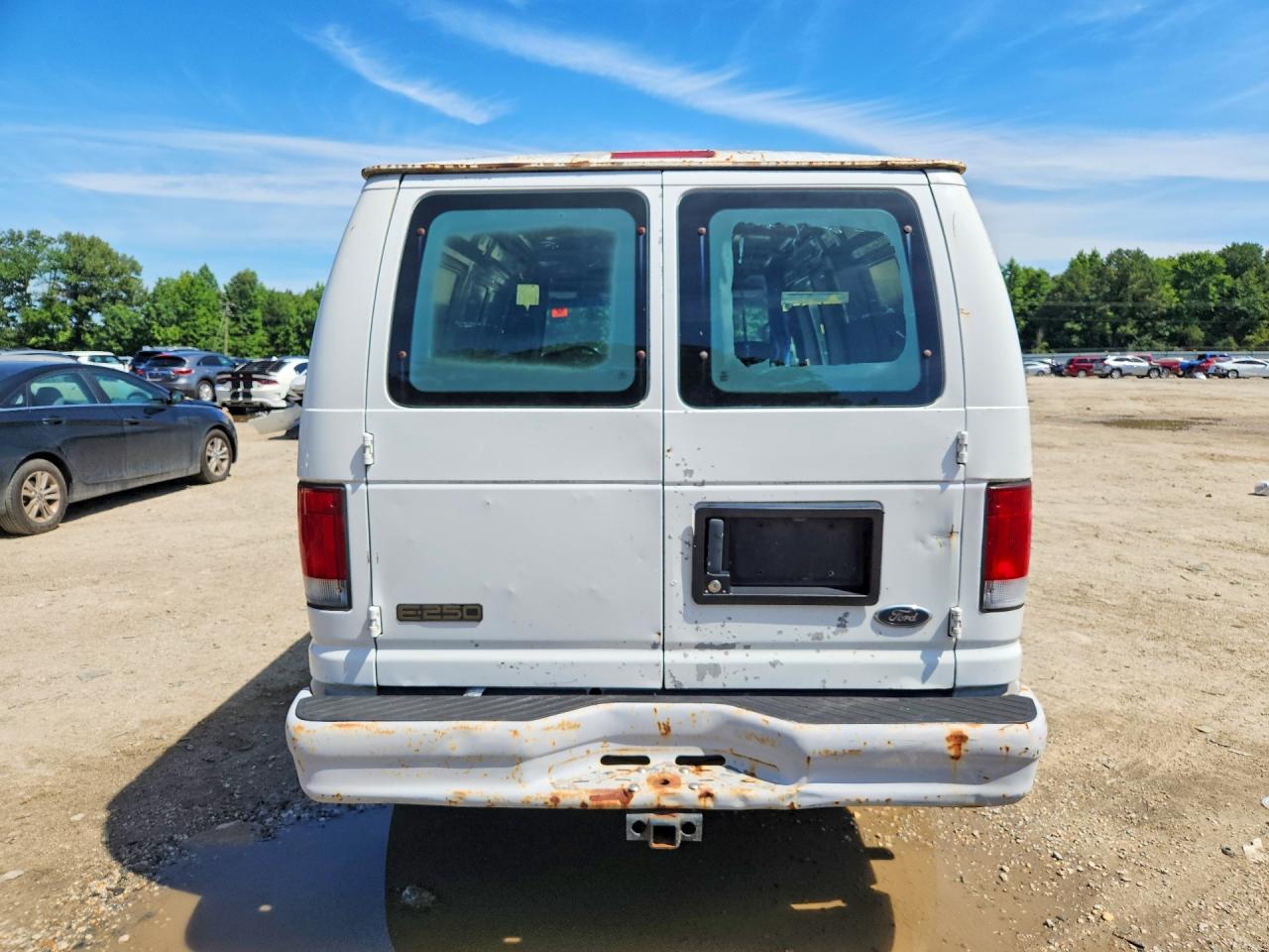 2001 Ford Econoline E250 Van White vin: 1FTNE24L11HA36919