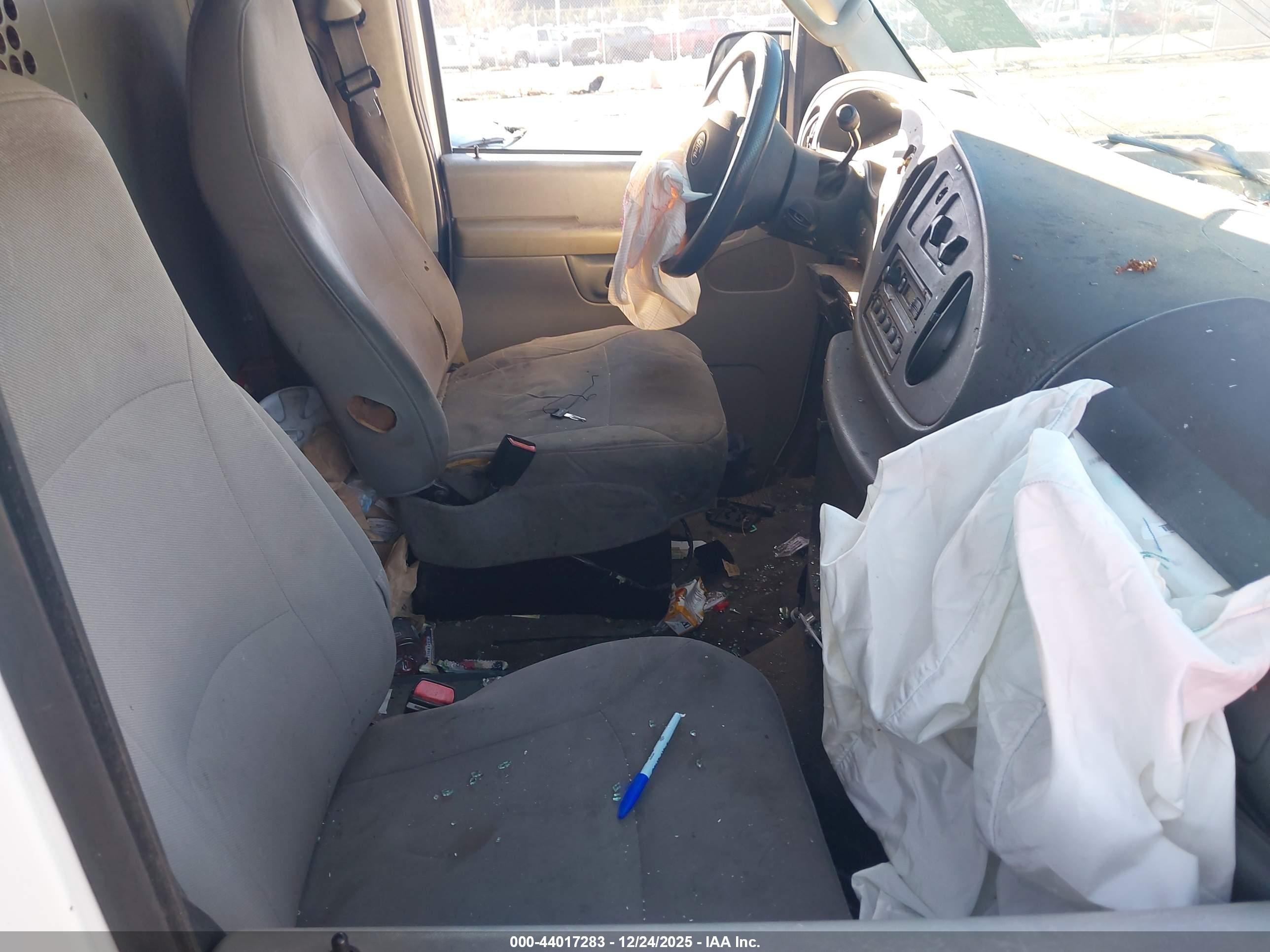 2007 Ford E-250 Commercial/recreational White vin: 1FTNE24L17DA39593