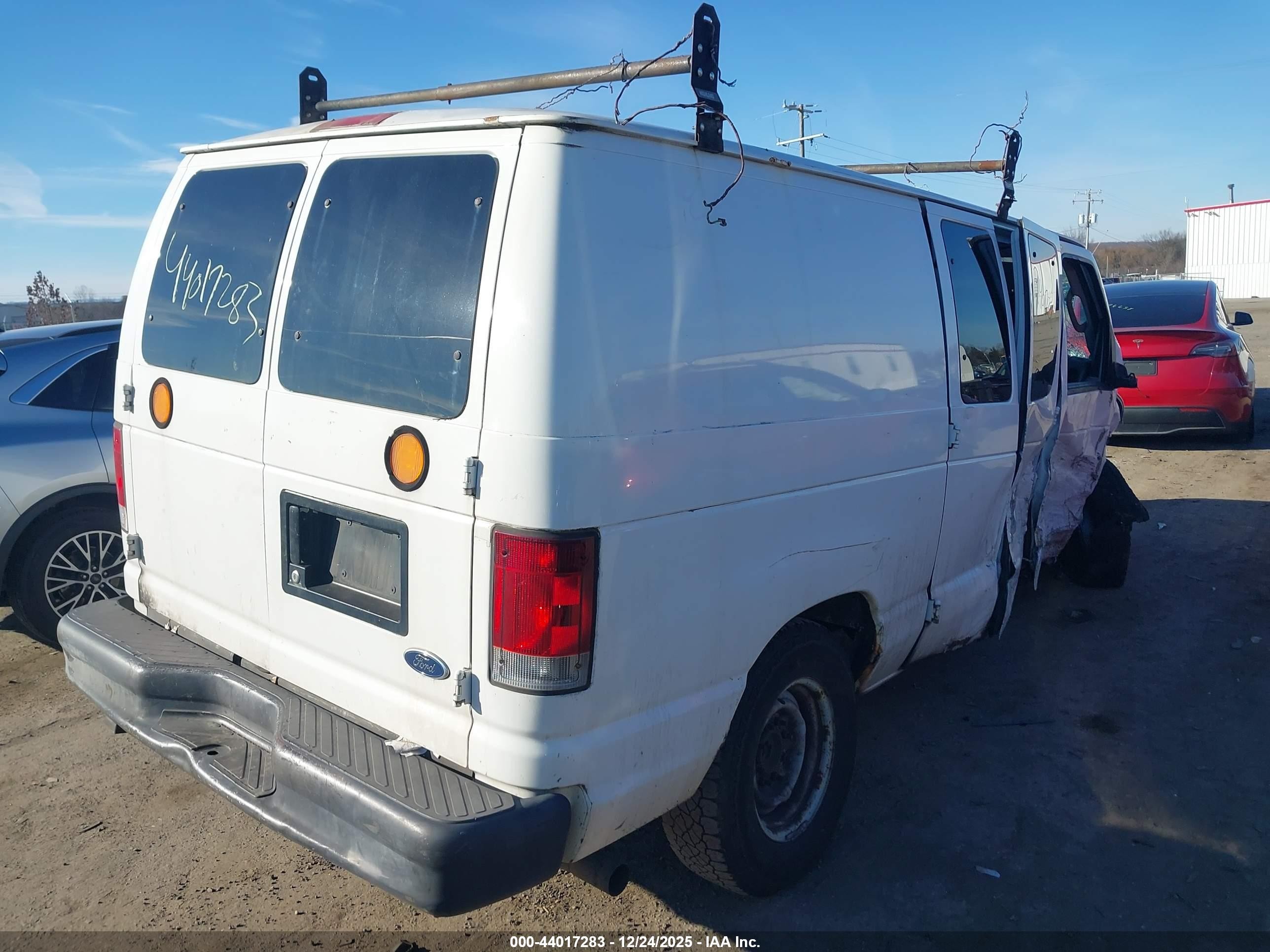 2007 Ford E-250 Commercial/recreational White vin: 1FTNE24L17DA39593