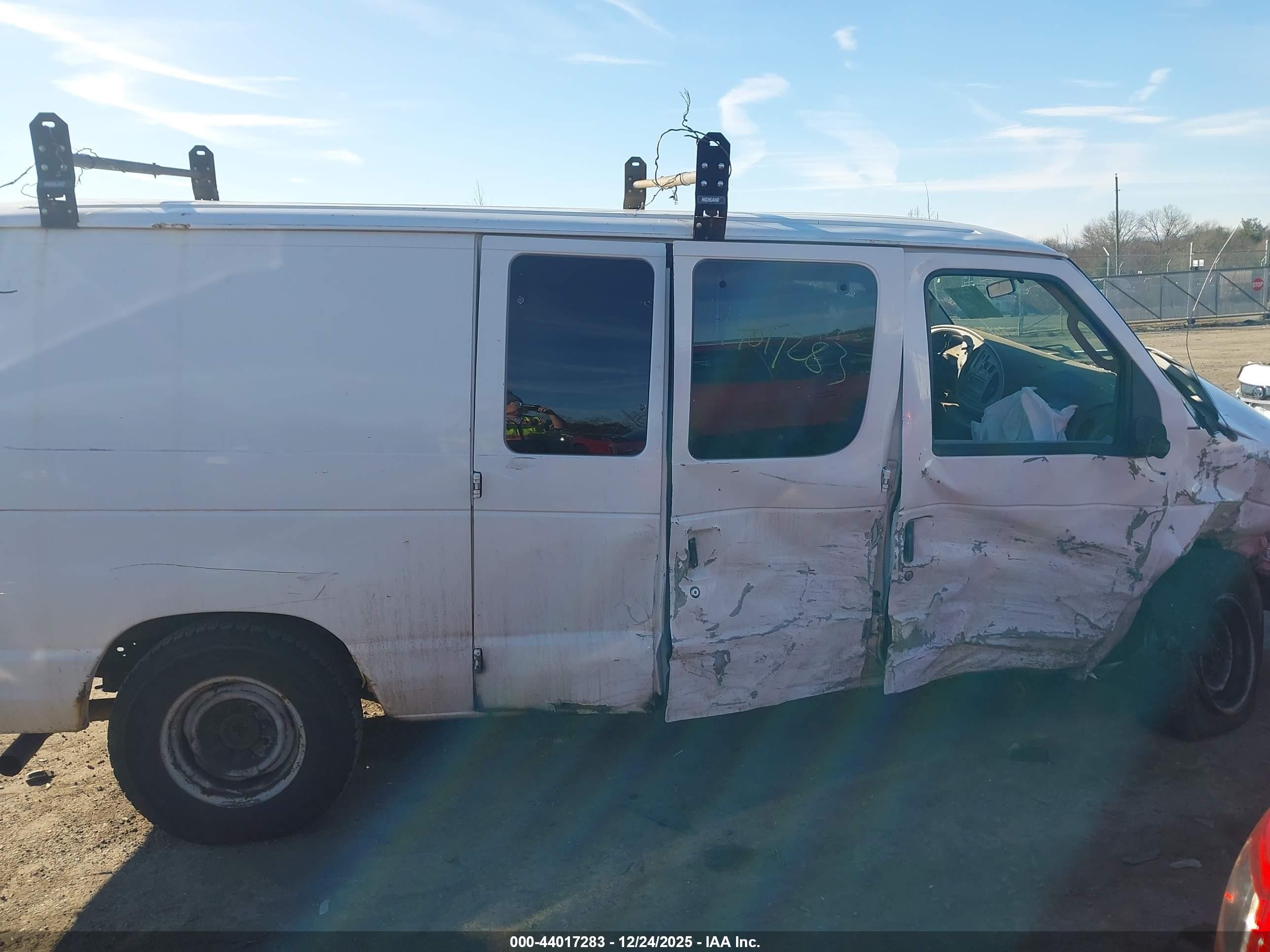 2007 Ford E-250 Commercial/recreational White vin: 1FTNE24L17DA39593