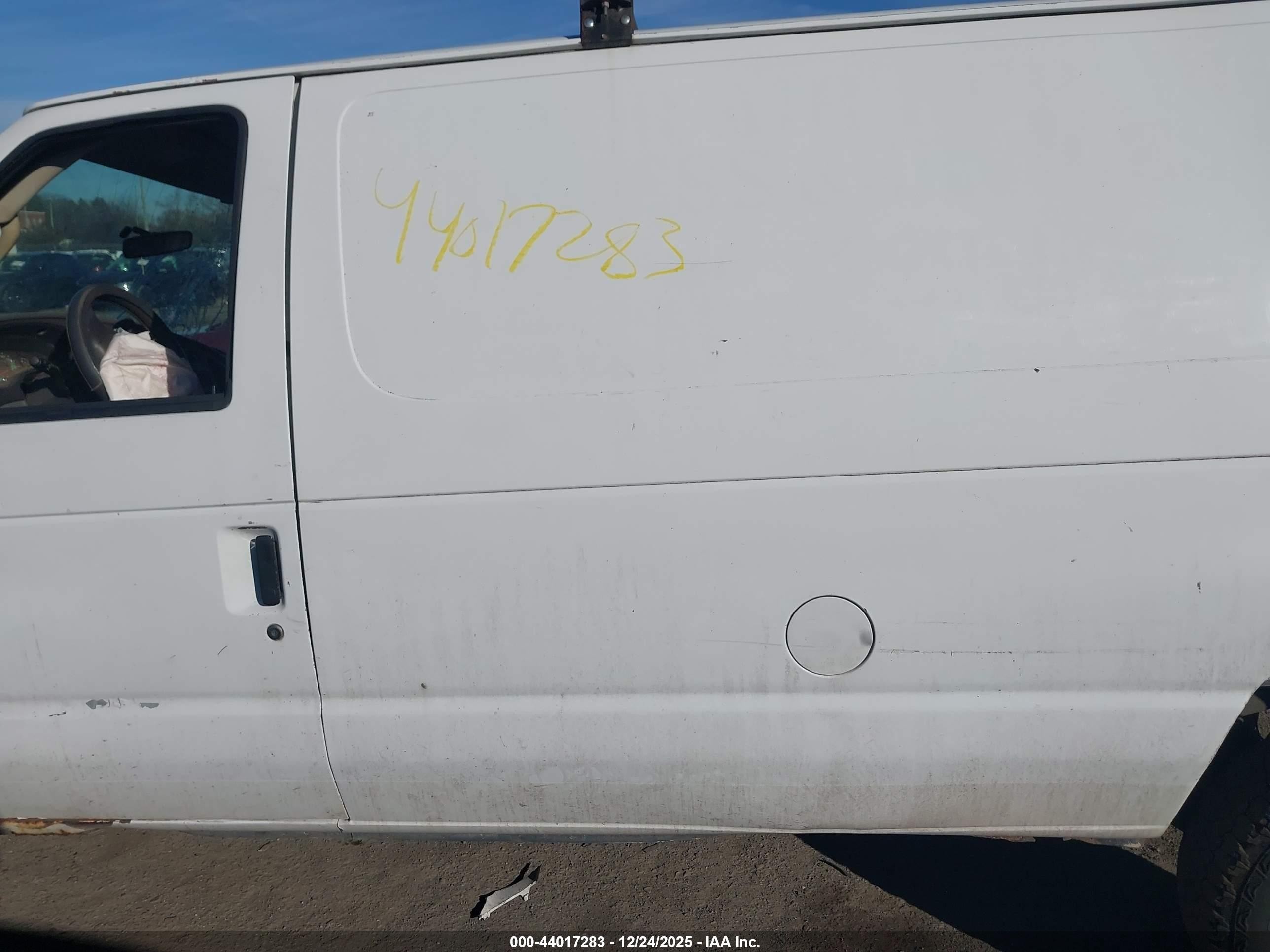 2007 Ford E-250 Commercial/recreational White vin: 1FTNE24L17DA39593