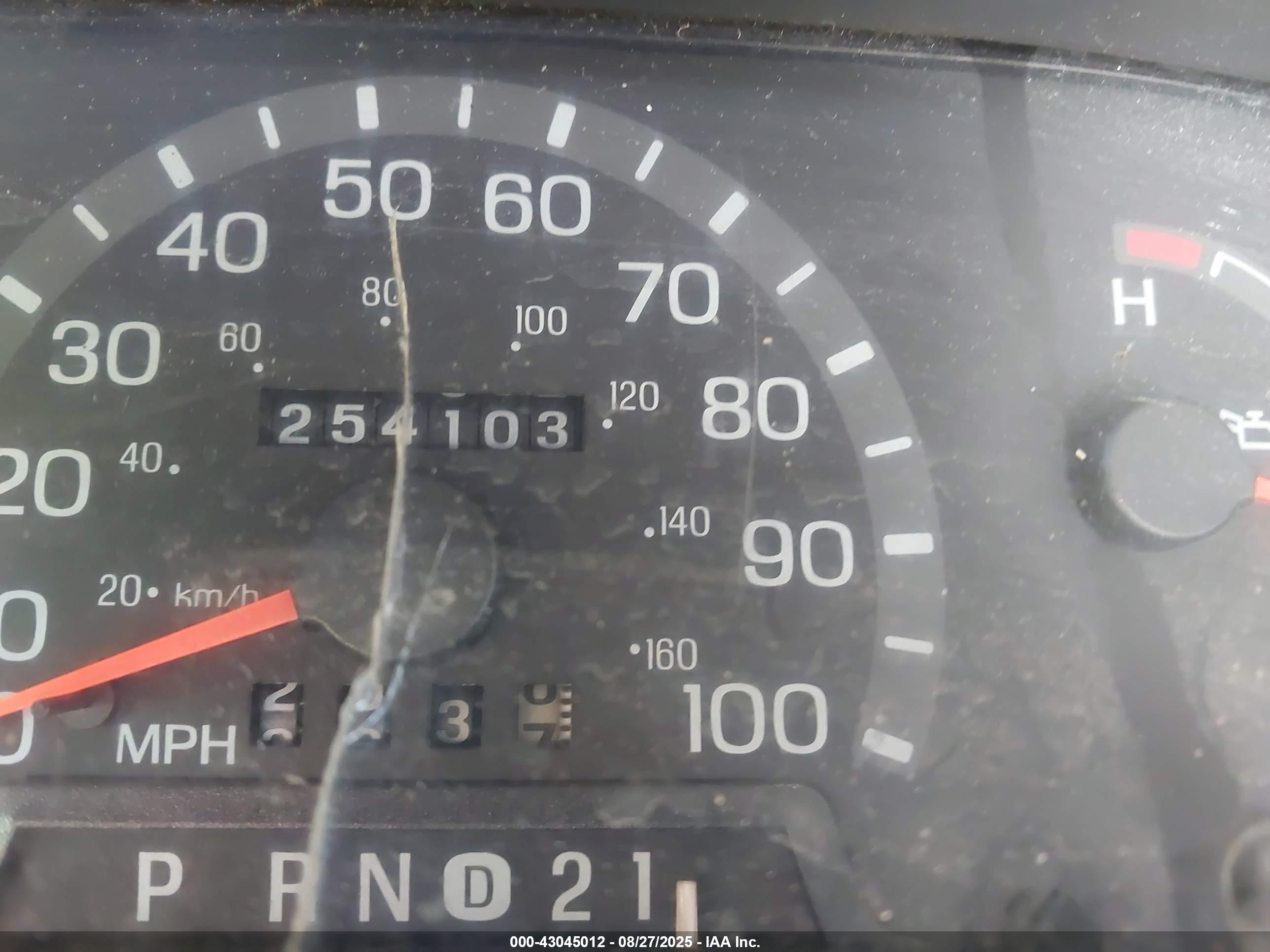 1998 Ford E-250 Commercial/recreational White vin: 1FTNE24L1WHA01630