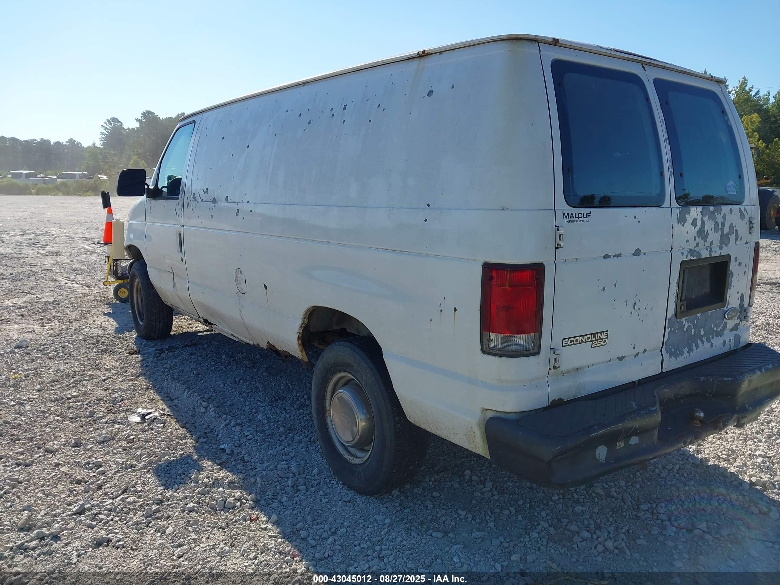 1998 Ford E-250 Commercial/recreational White vin: 1FTNE24L1WHA01630