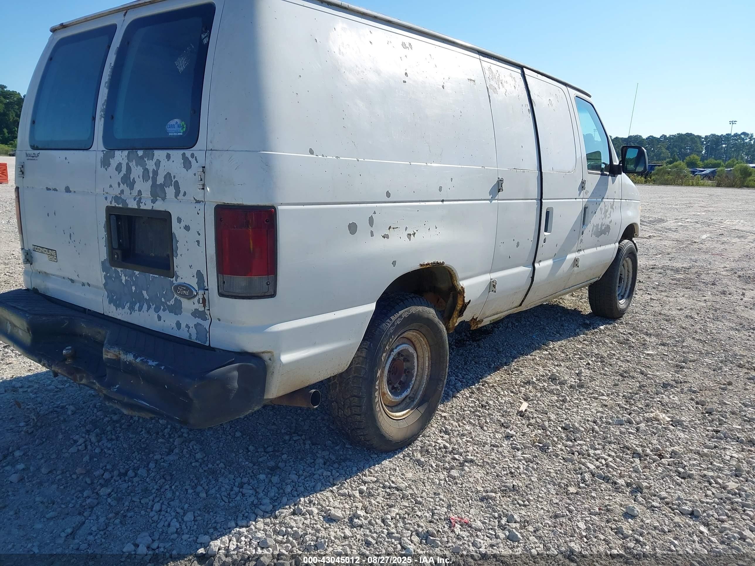 1998 Ford E-250 Commercial/recreational White vin: 1FTNE24L1WHA01630