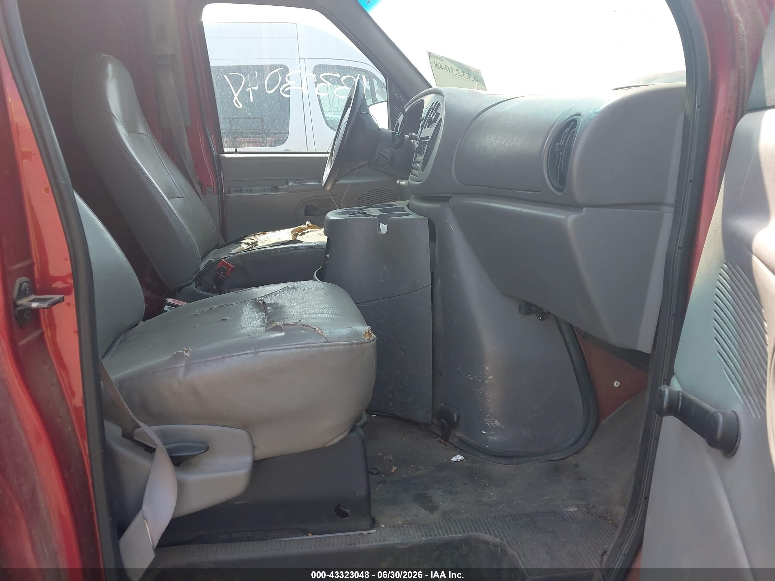 2000 Ford E-250 Commercial/recreational Red vin: 1FTNE24L1YHA32475