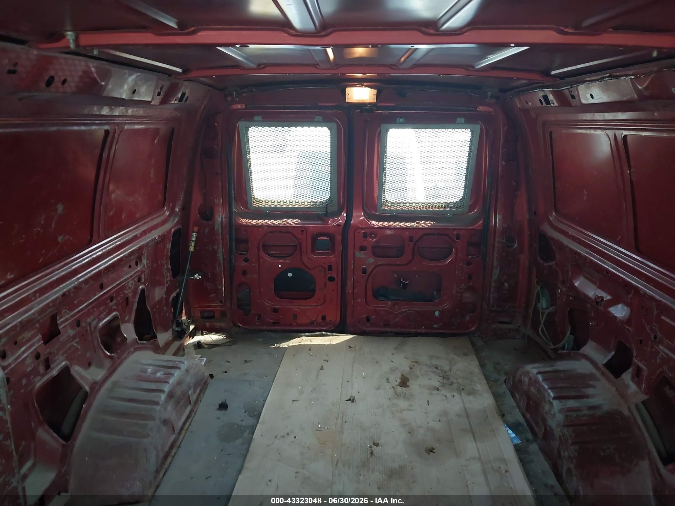 2000 Ford E-250 Commercial/recreational Red vin: 1FTNE24L1YHA32475