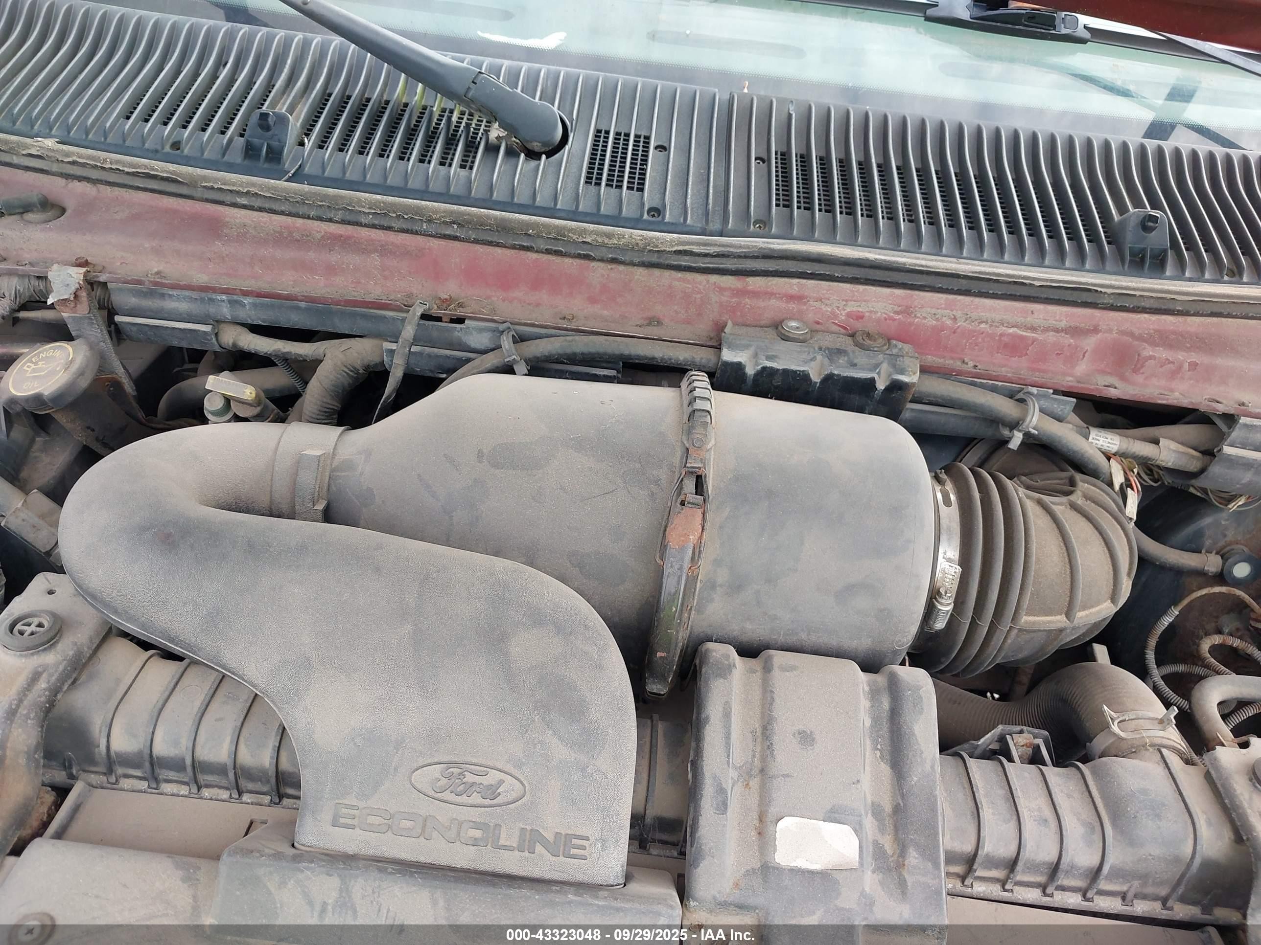 2000 Ford E-250 Commercial/recreational Red vin: 1FTNE24L1YHA32475
