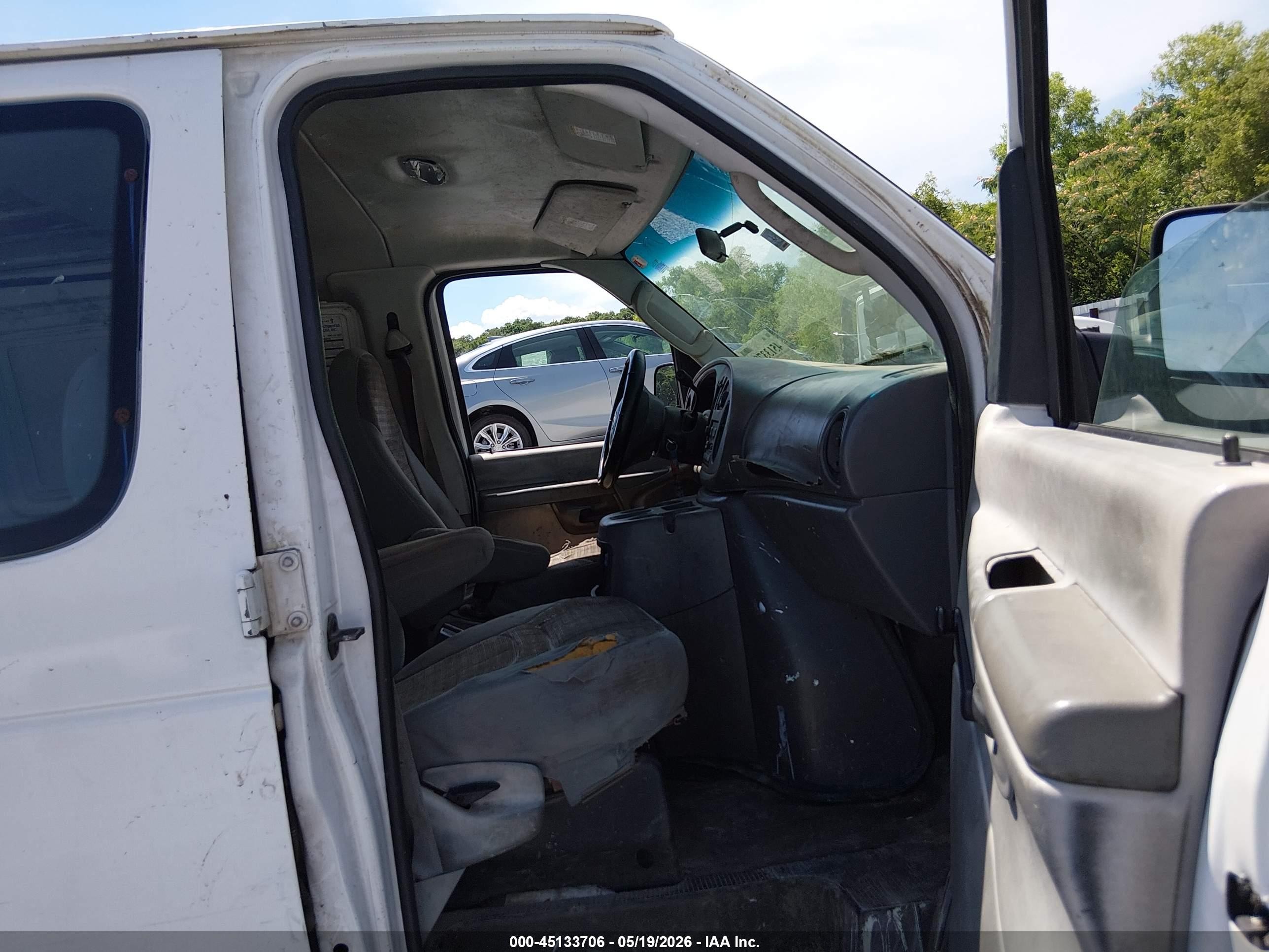 2003 Ford E-250 Commercial/recreational White vin: 1FTNE24L23HA55062