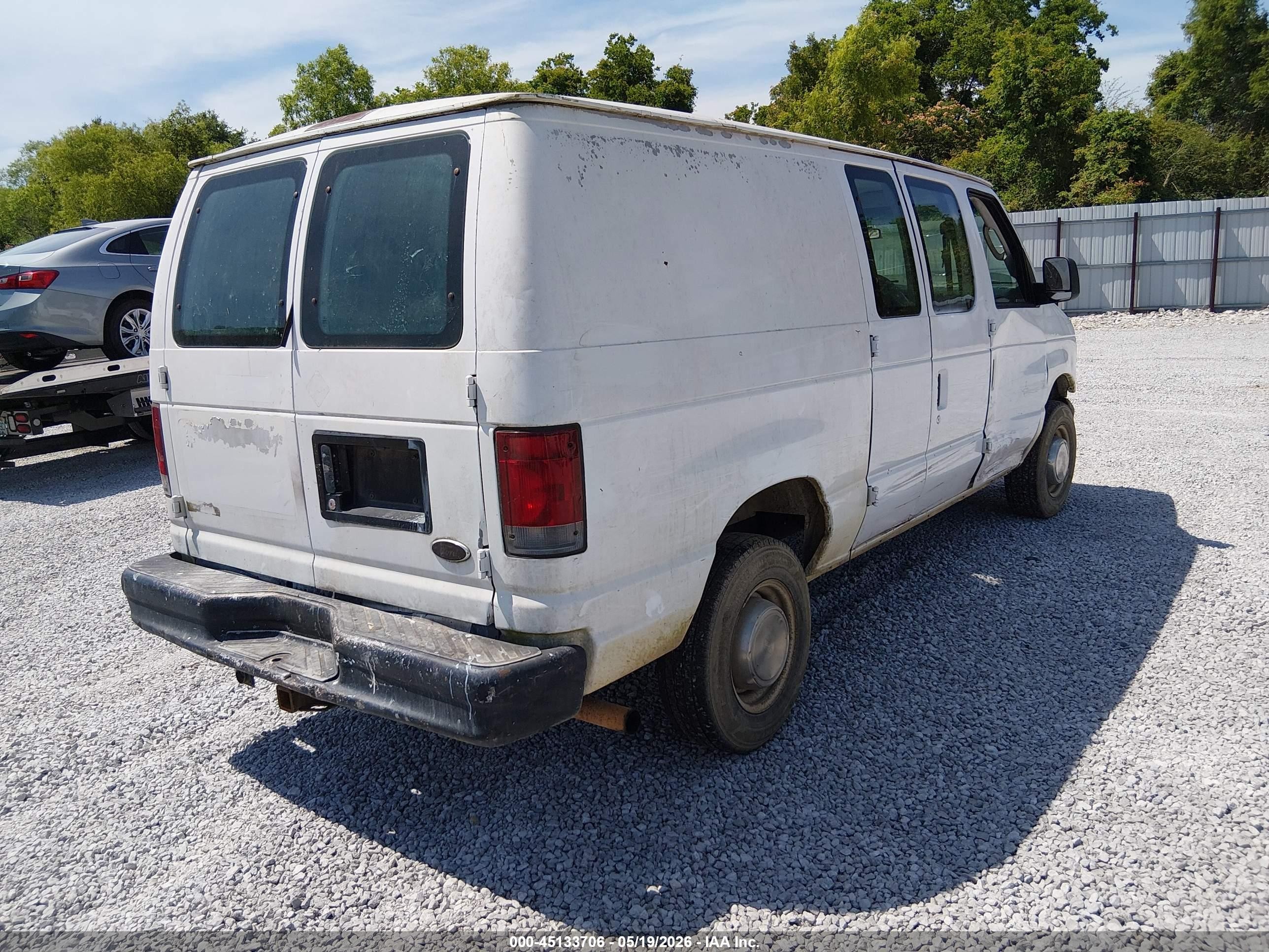 2003 Ford E-250 Commercial/recreational White vin: 1FTNE24L23HA55062