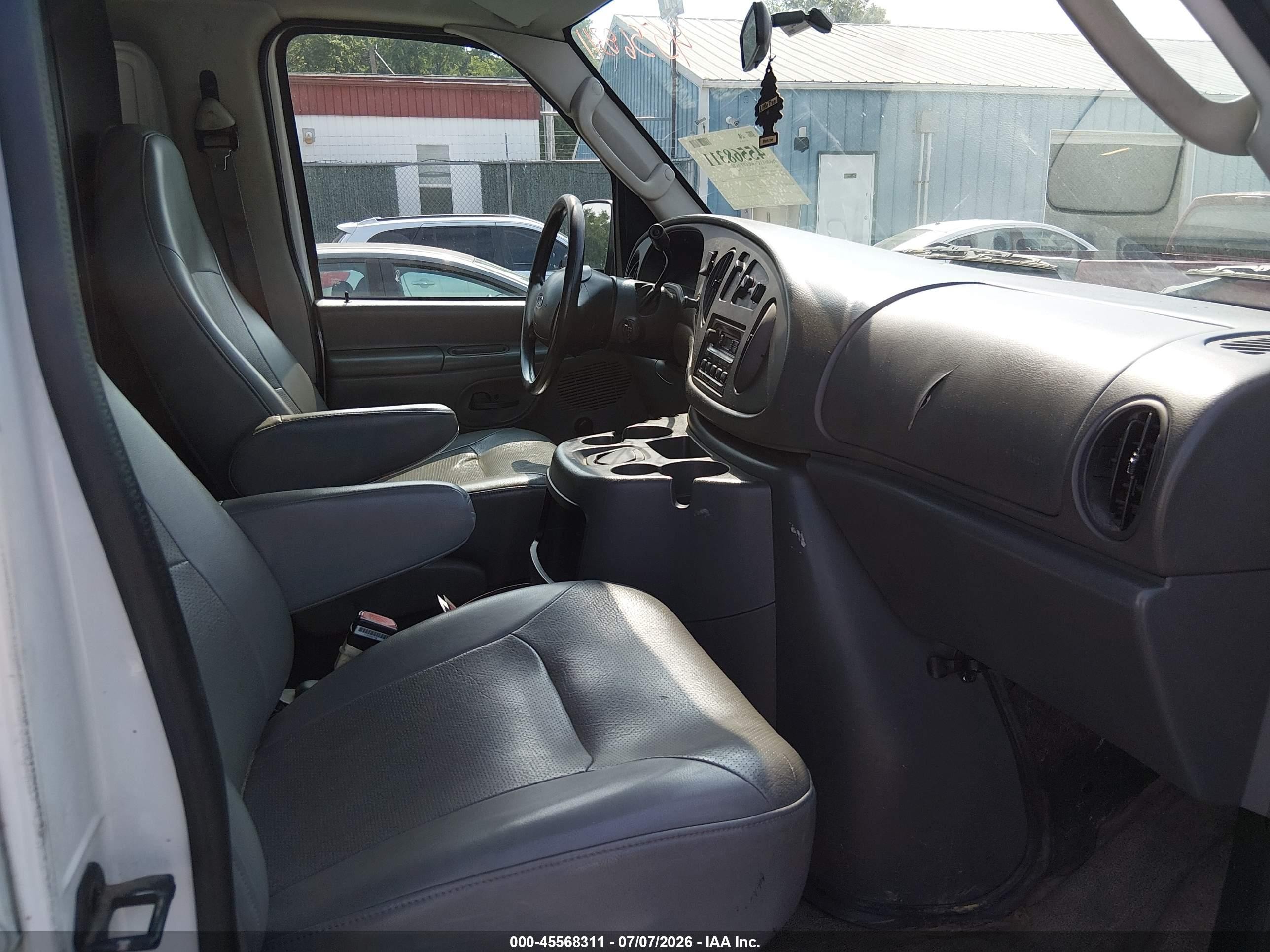 2003 Ford E-250 Commercial/recreational White vin: 1FTNE24L23HC04652