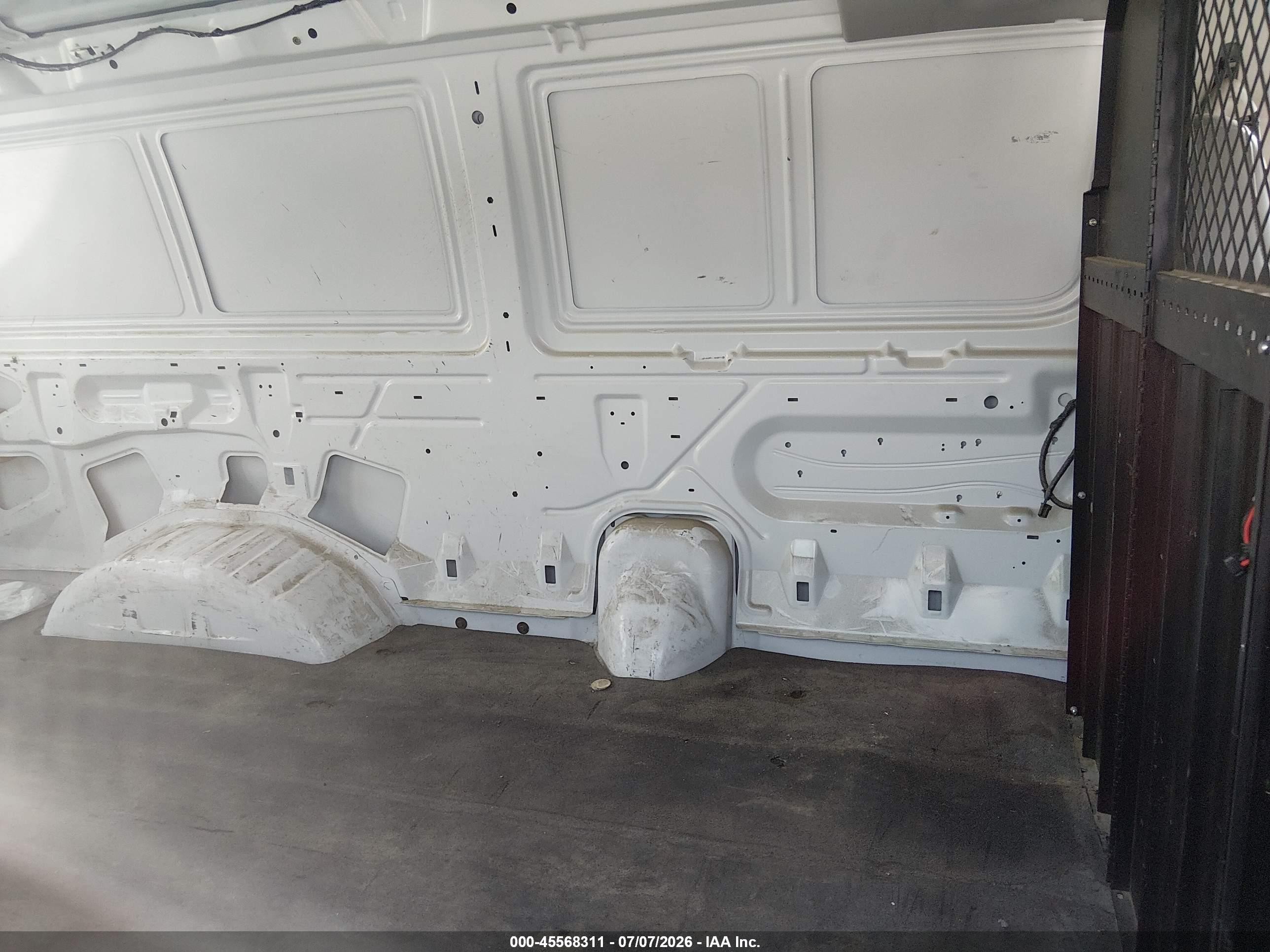 2003 Ford E-250 Commercial/recreational White vin: 1FTNE24L23HC04652