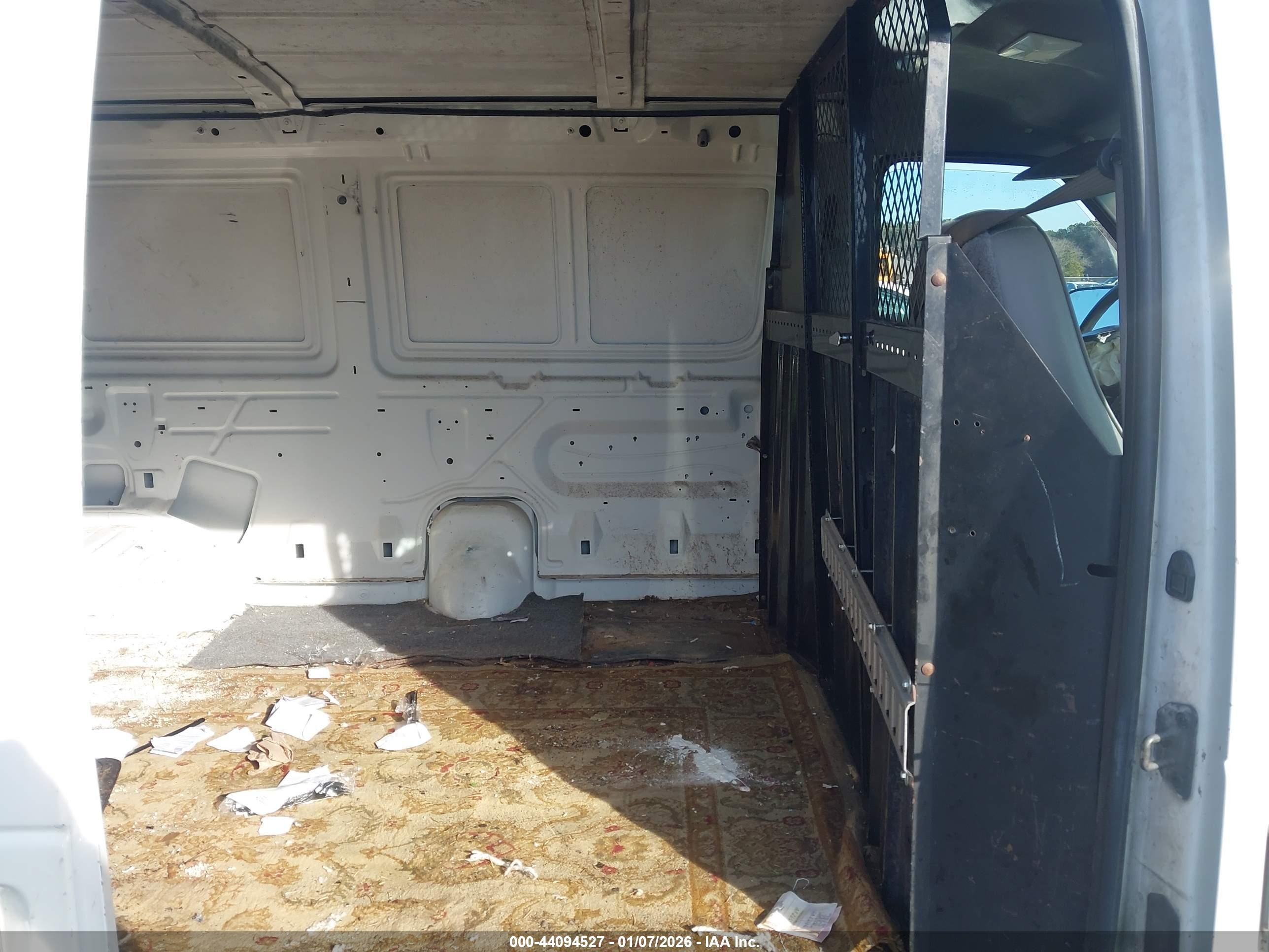 1998 Ford E-250 Commercial/recreational White vin: 1FTNE24L2WHA06402