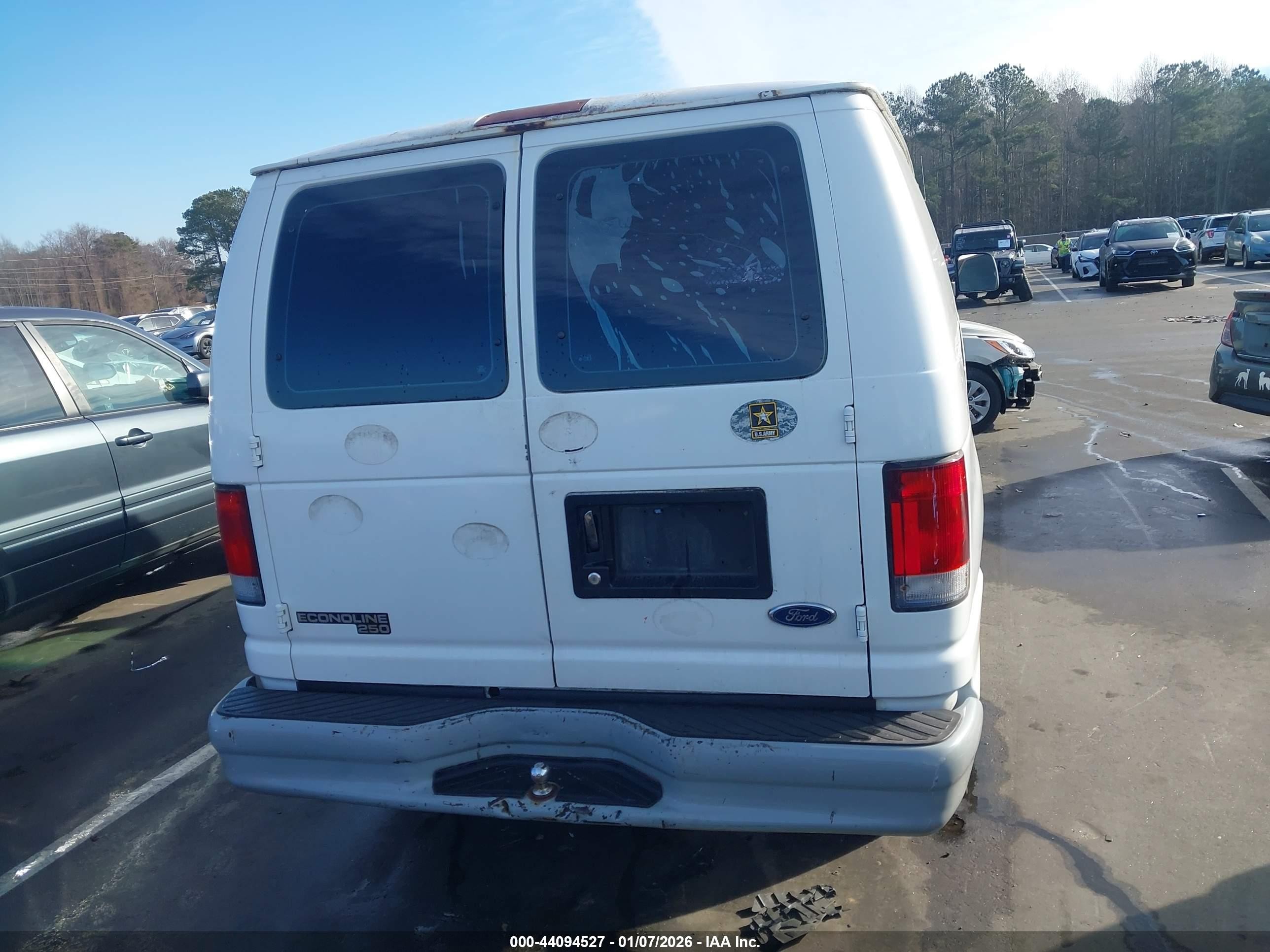 1998 Ford E-250 Commercial/recreational White vin: 1FTNE24L2WHA06402