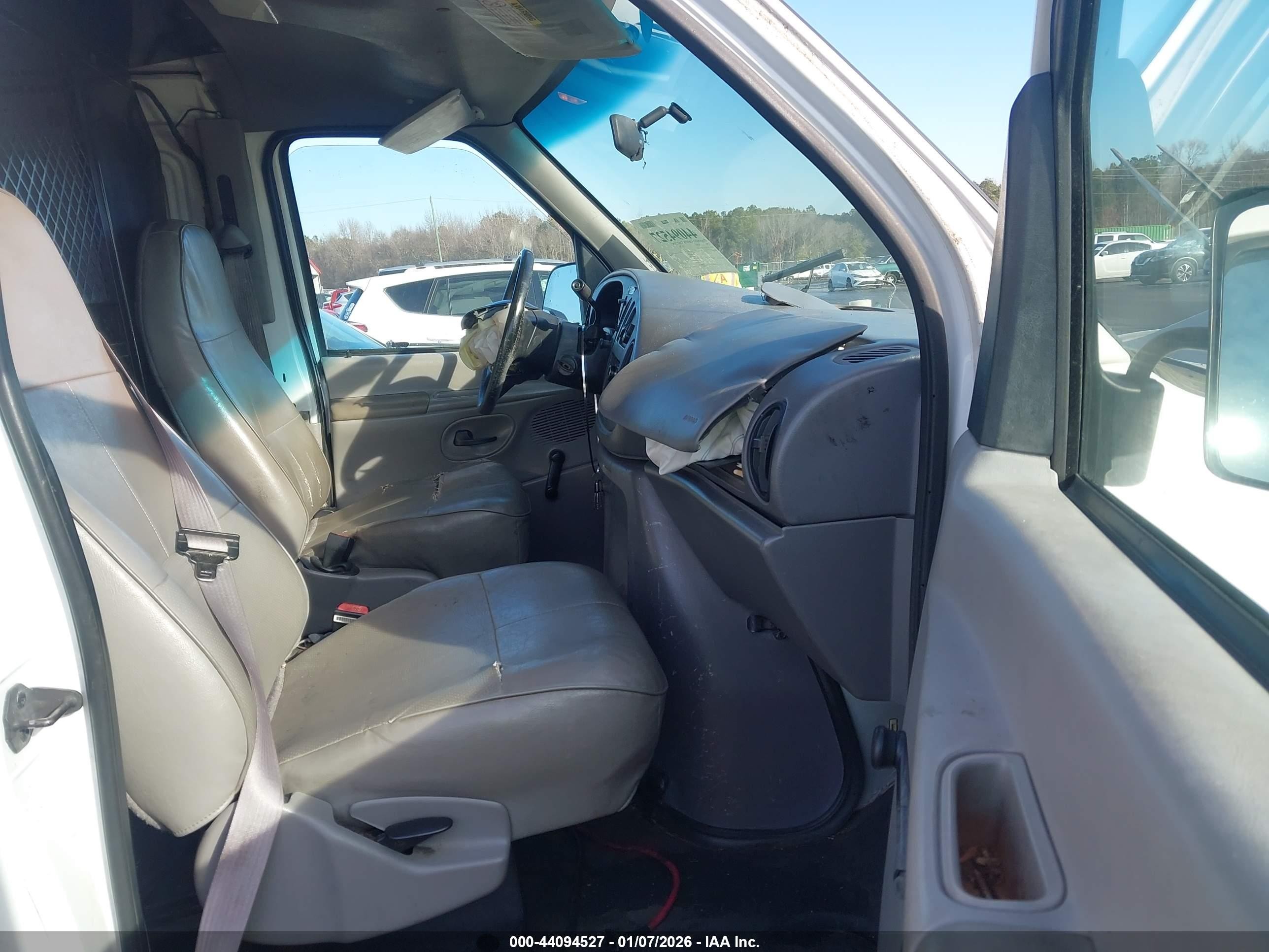1998 Ford E-250 Commercial/recreational White vin: 1FTNE24L2WHA06402