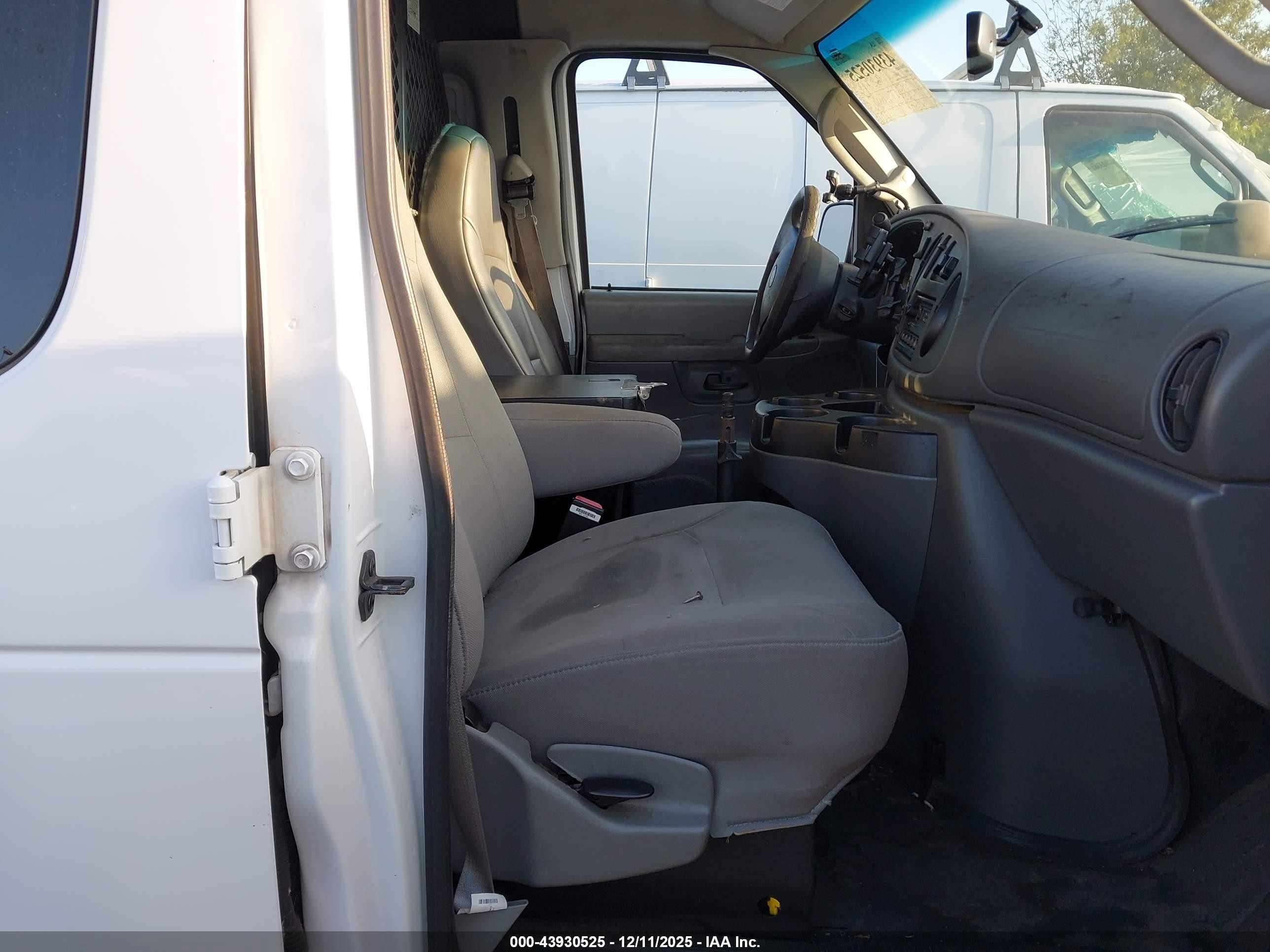 2007 Ford E-250 Commercial/recreational White vin: 1FTNE24L37DA70862