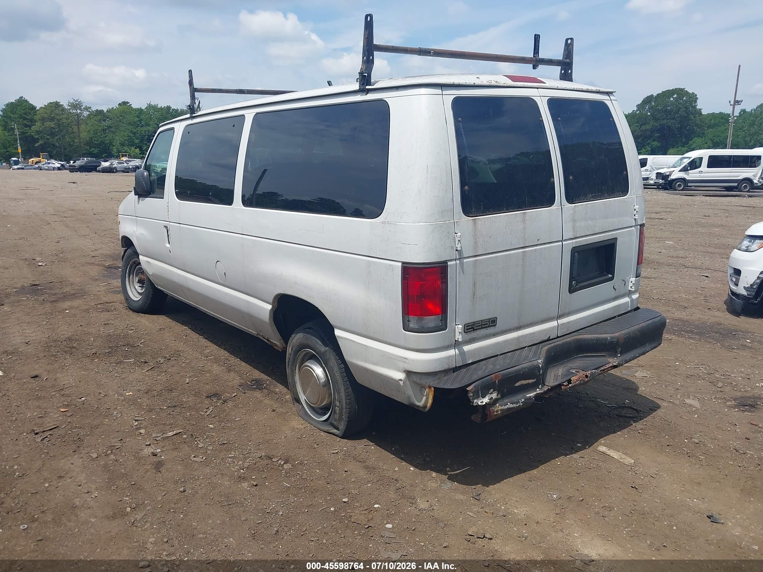 2000 Ford E-250 Commercial/recreational White vin: 1FTNE24L3YHB77162