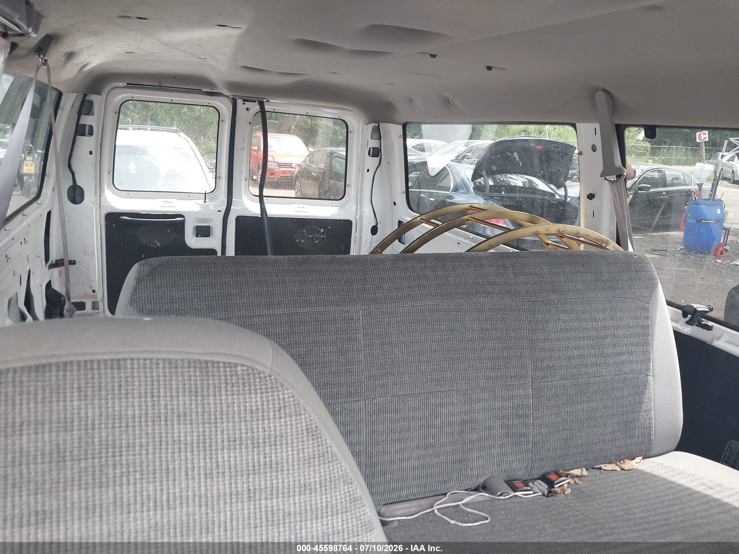 2000 Ford E-250 Commercial/recreational White vin: 1FTNE24L3YHB77162